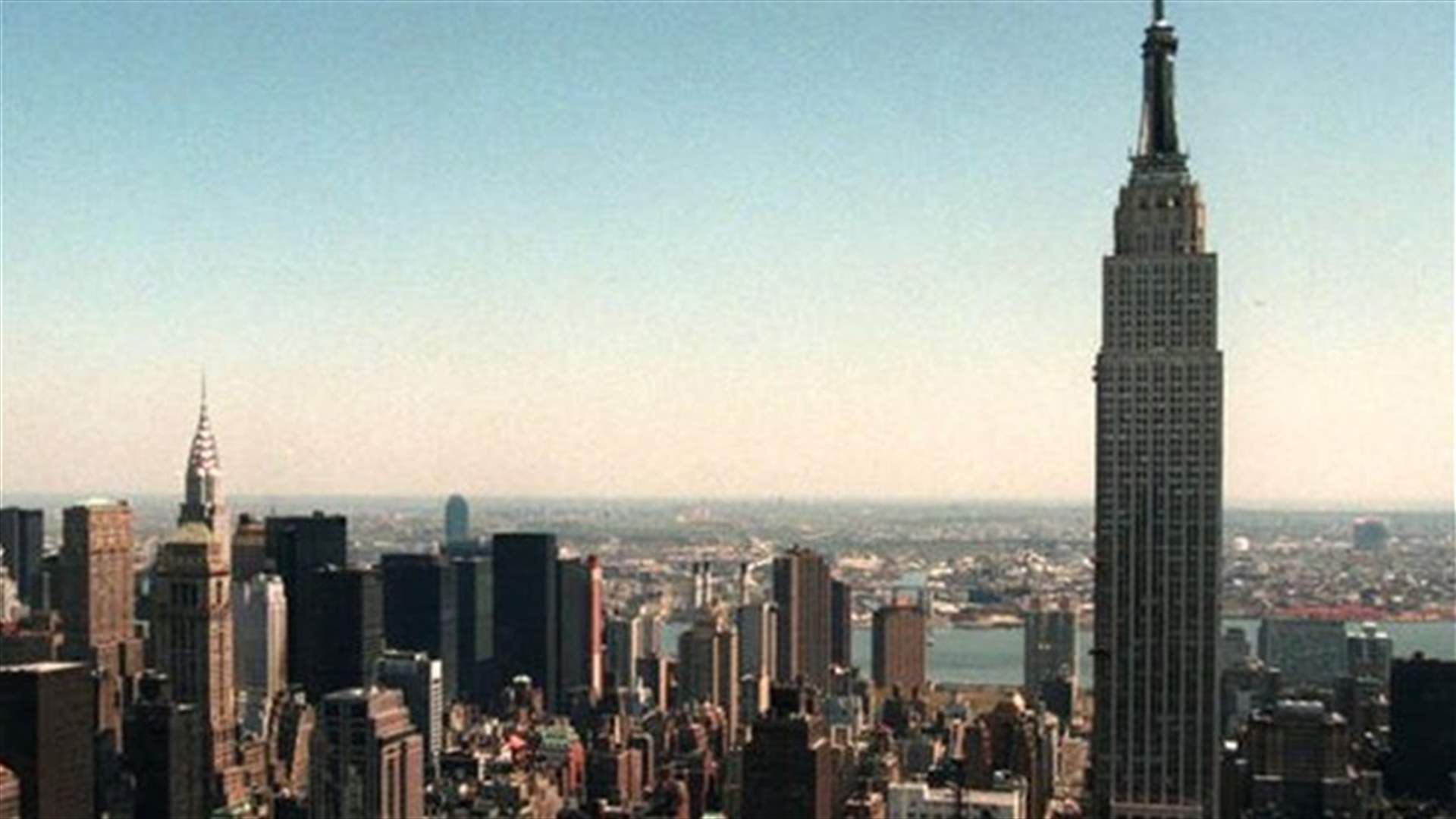 New York police search for parachutists who landed near Ground Zero