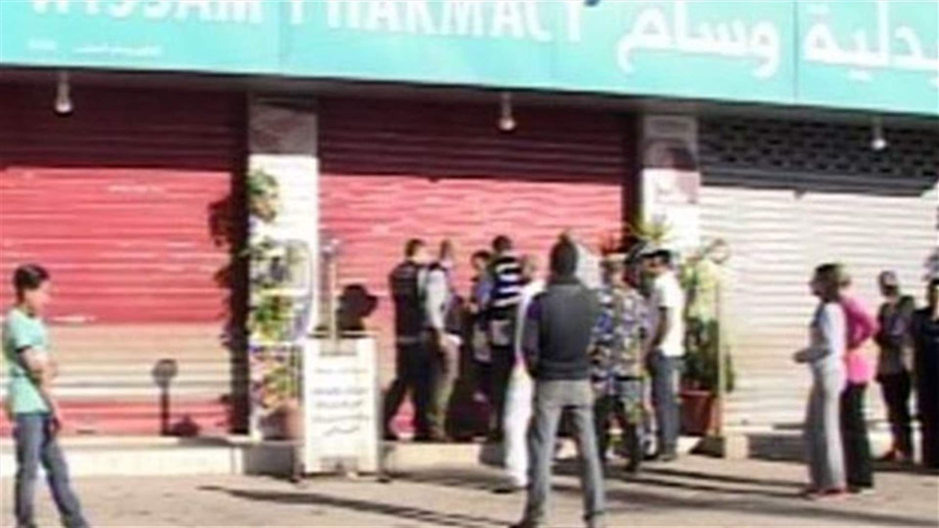 Protesters cut-off Karak-Zahle road for second consecutive day to protest abduction of local pharmacist
