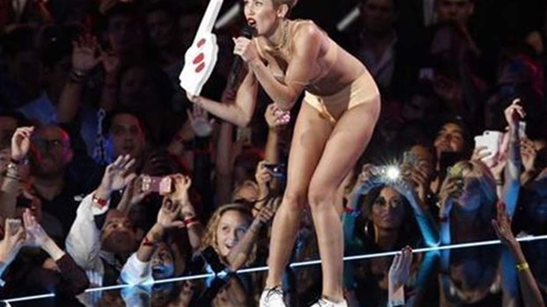 Miley Cyrus aimed to 'make history' with video awards performance