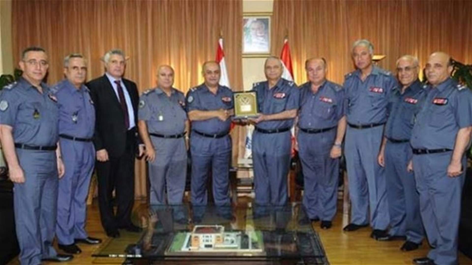 نجيم وسعادة قائدا الدرك والقوى السيارة...فما هي الاسباب؟