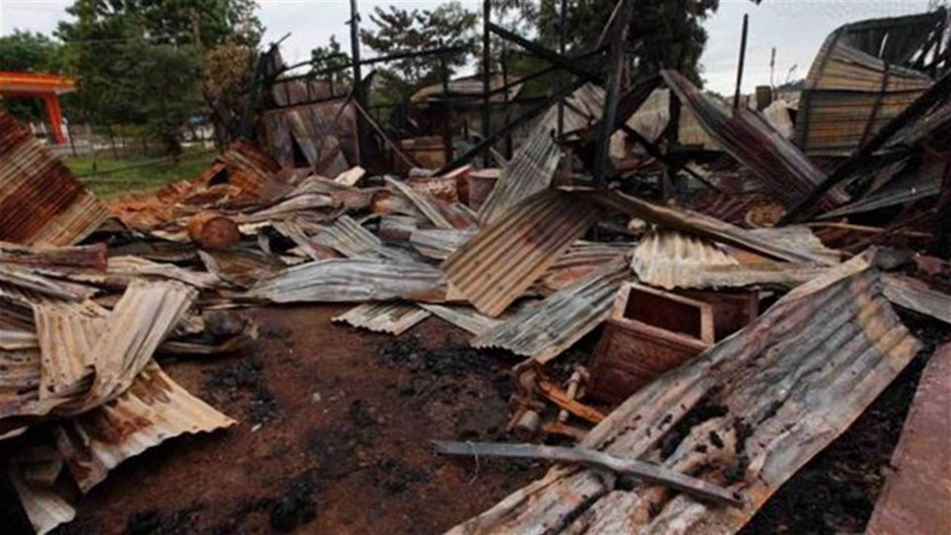 Myanmar Muslims hide amid deadly sectarian clashes