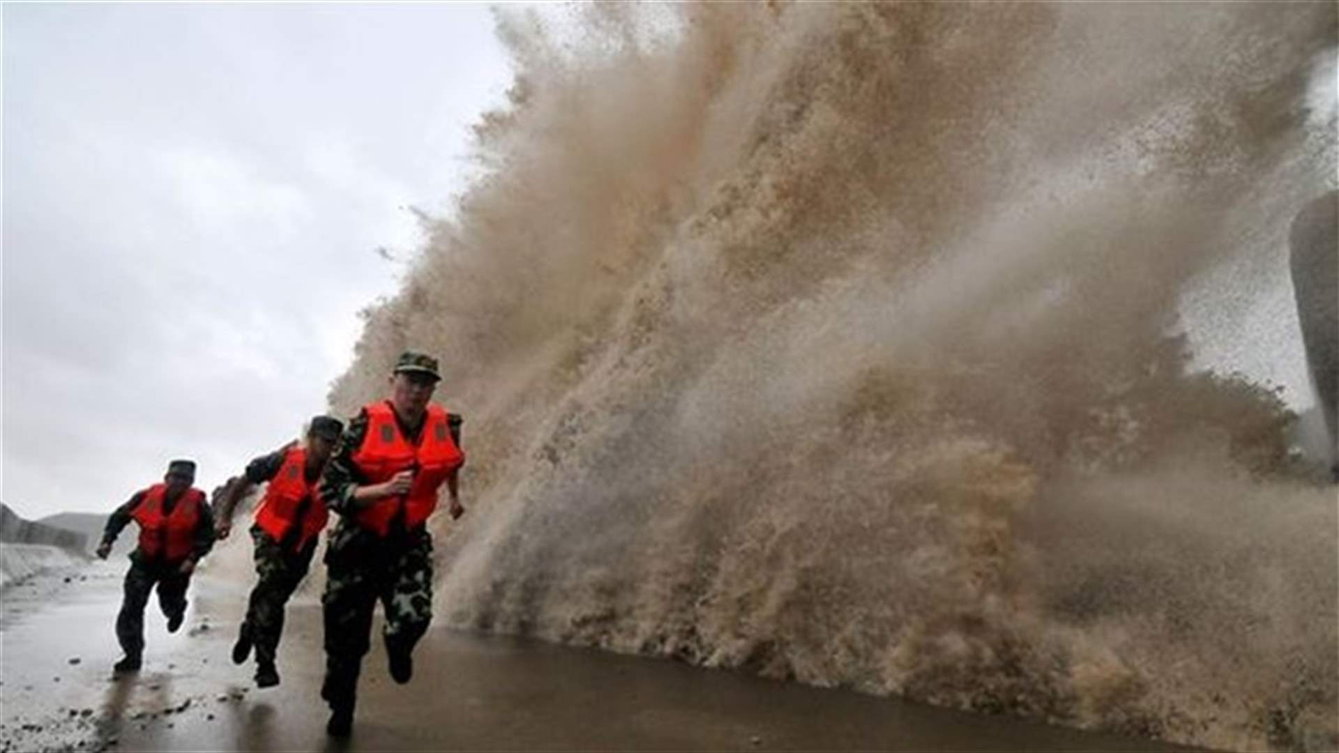 Typhoon hits eastern China with strong winds, rain