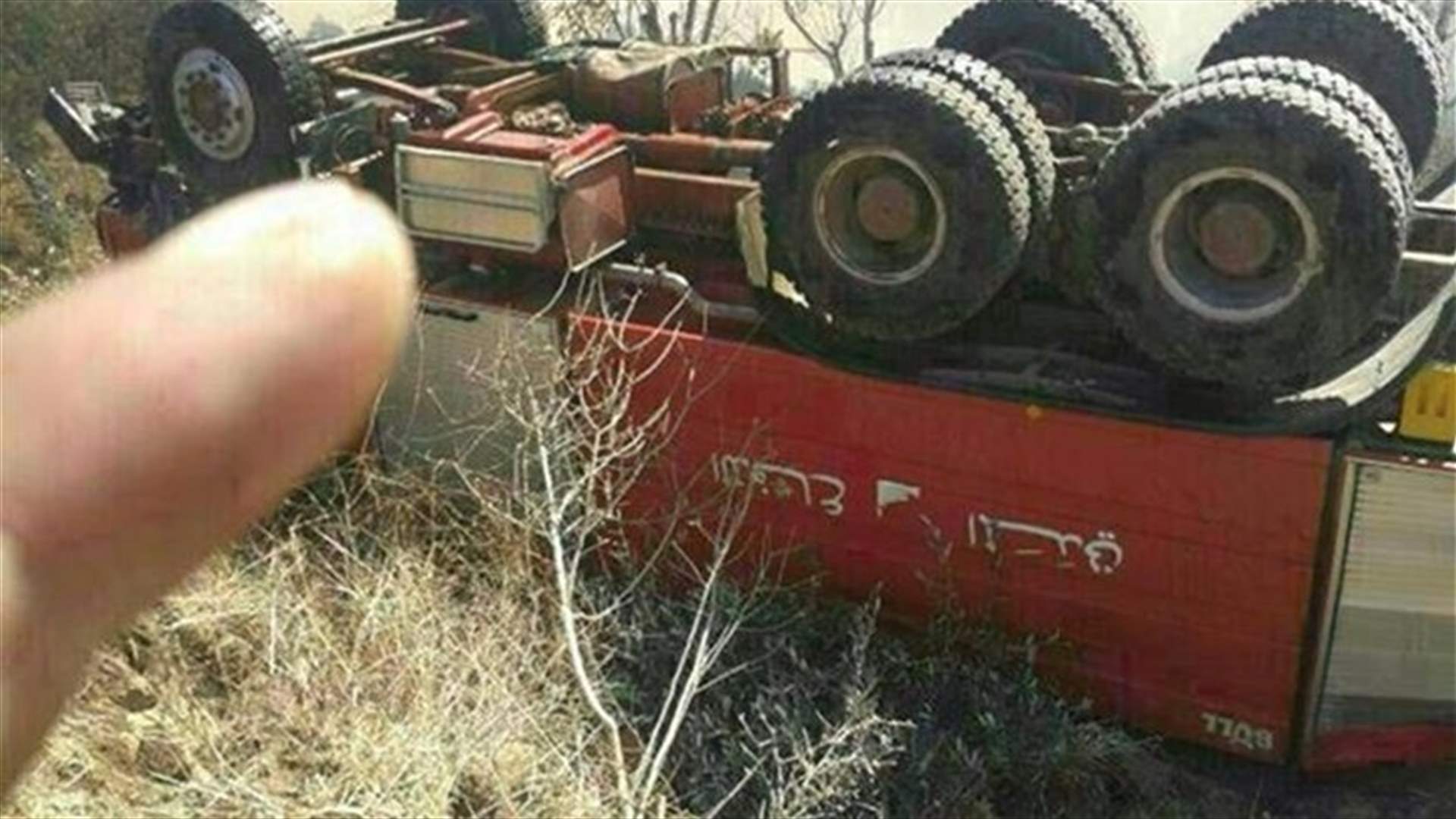 حريق كبير في المجدل..وانقلاب سيارة دفاع مدني
