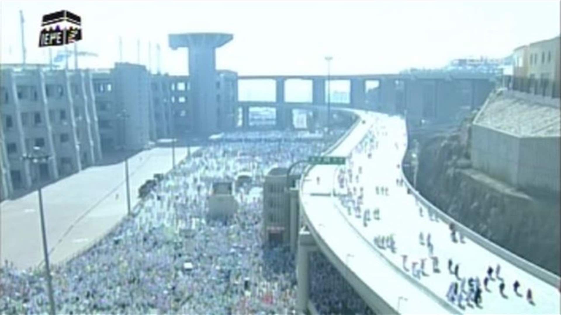 الحجاج يواصلون اداء مناسكهم في اول ايام الاضحى