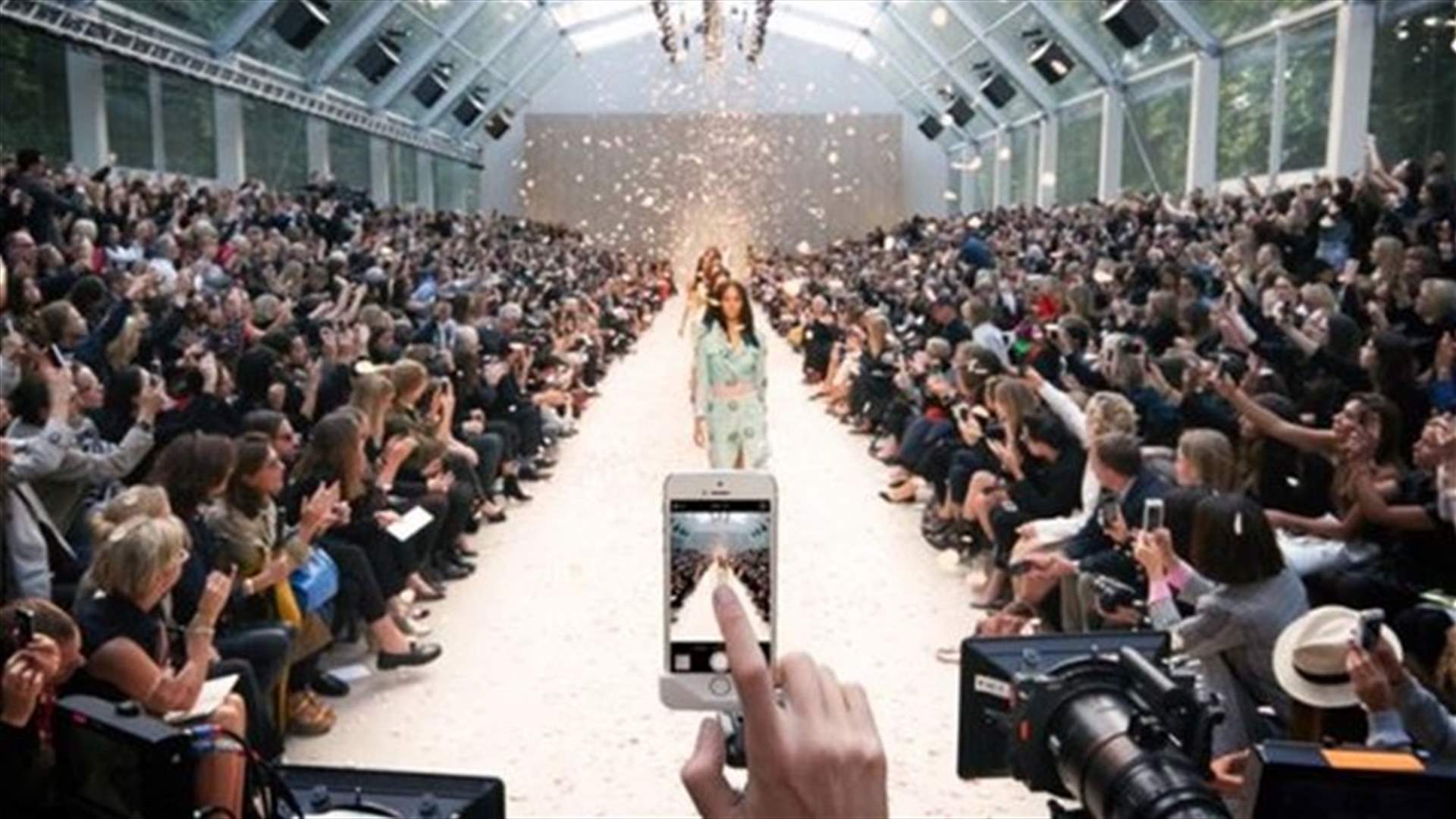 مديرة Burberry تترأس مبيعات Apple...و موقع لعرض الدين الأميركي تفصيلياً
