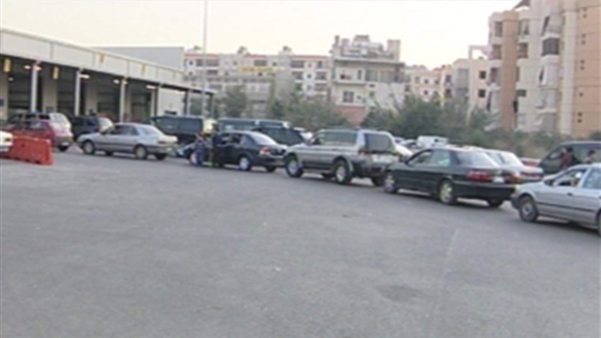 Why are so many cars lining up at inspection centers?