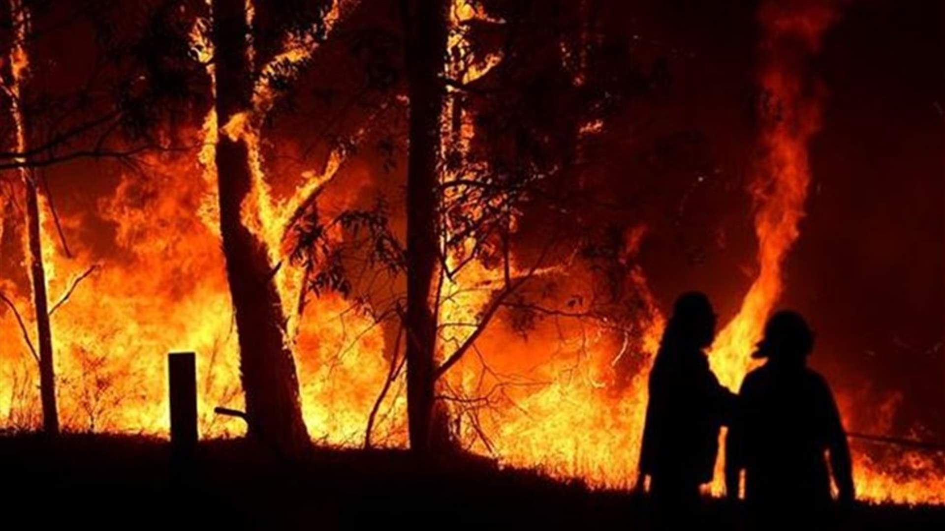 Raging Australian wildfires destroy homes, kill 1
