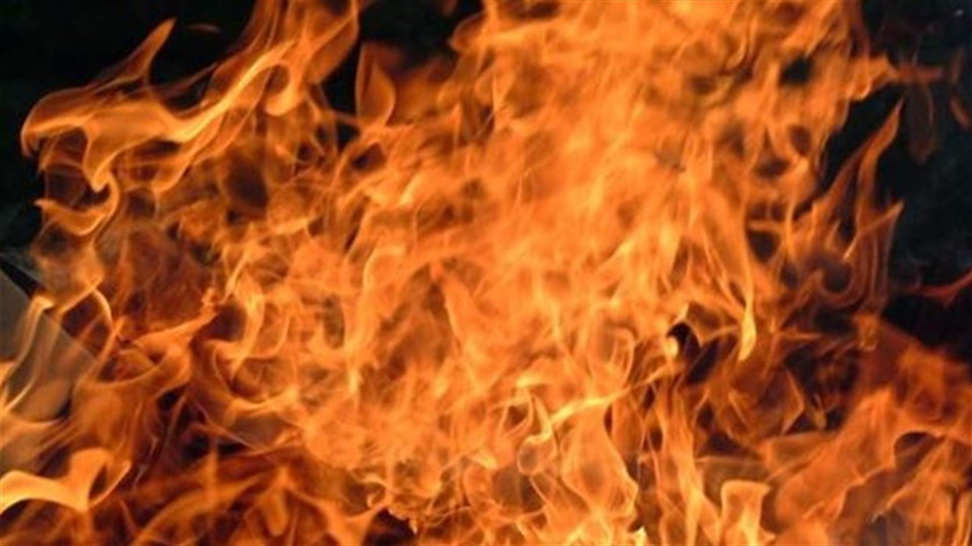 حريق في مبنى سكني على طريق الدورة برج حمود
