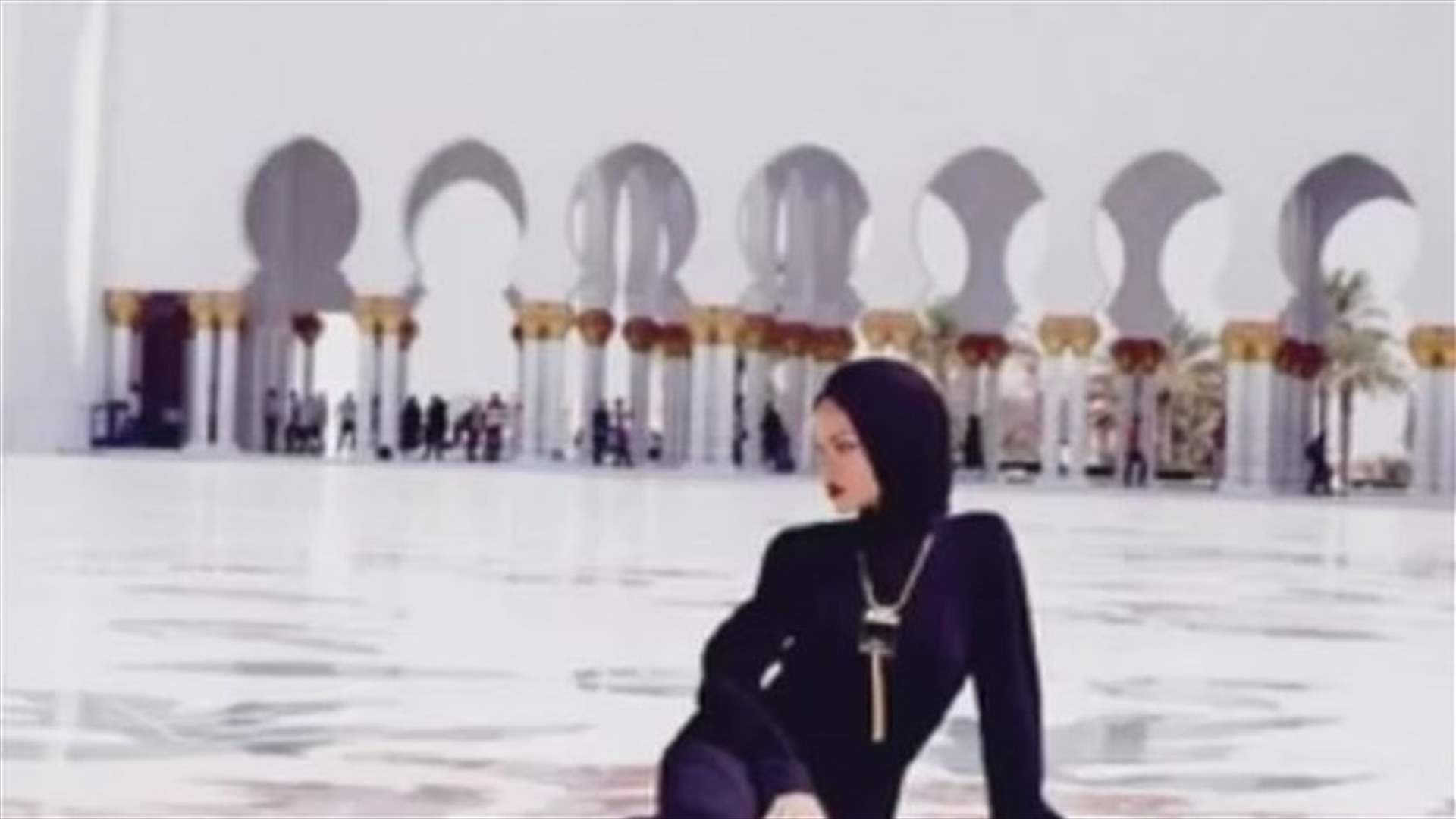 ريهانا : الملابس وحدها لا تكفي