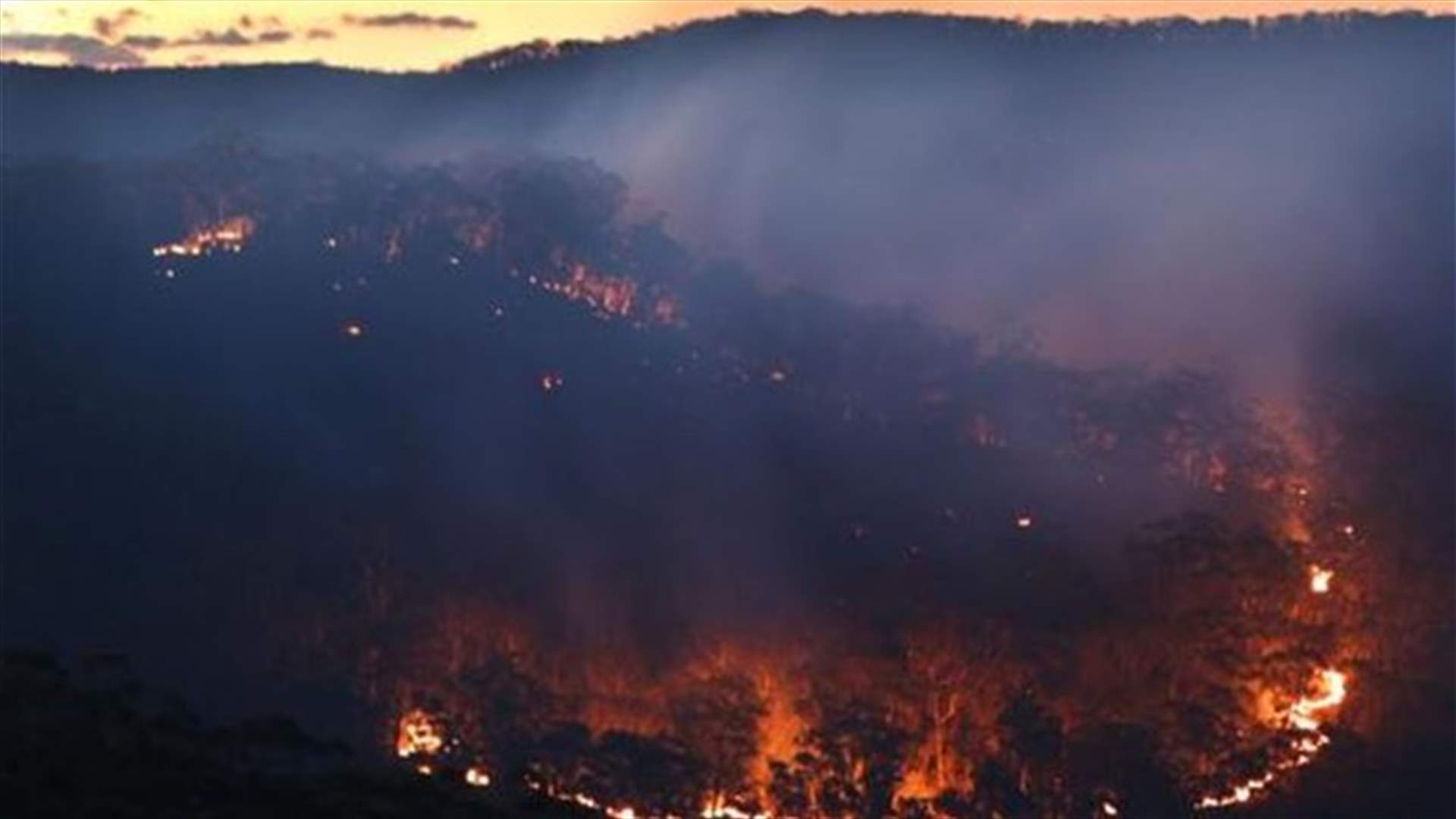 Pilot dies while fighting Australian wildfires