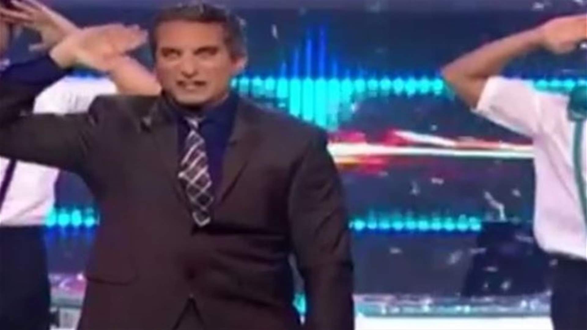 باسم يوسف يثير موجة انتقادات في الشارع المصري...وال CBC تعتذر 