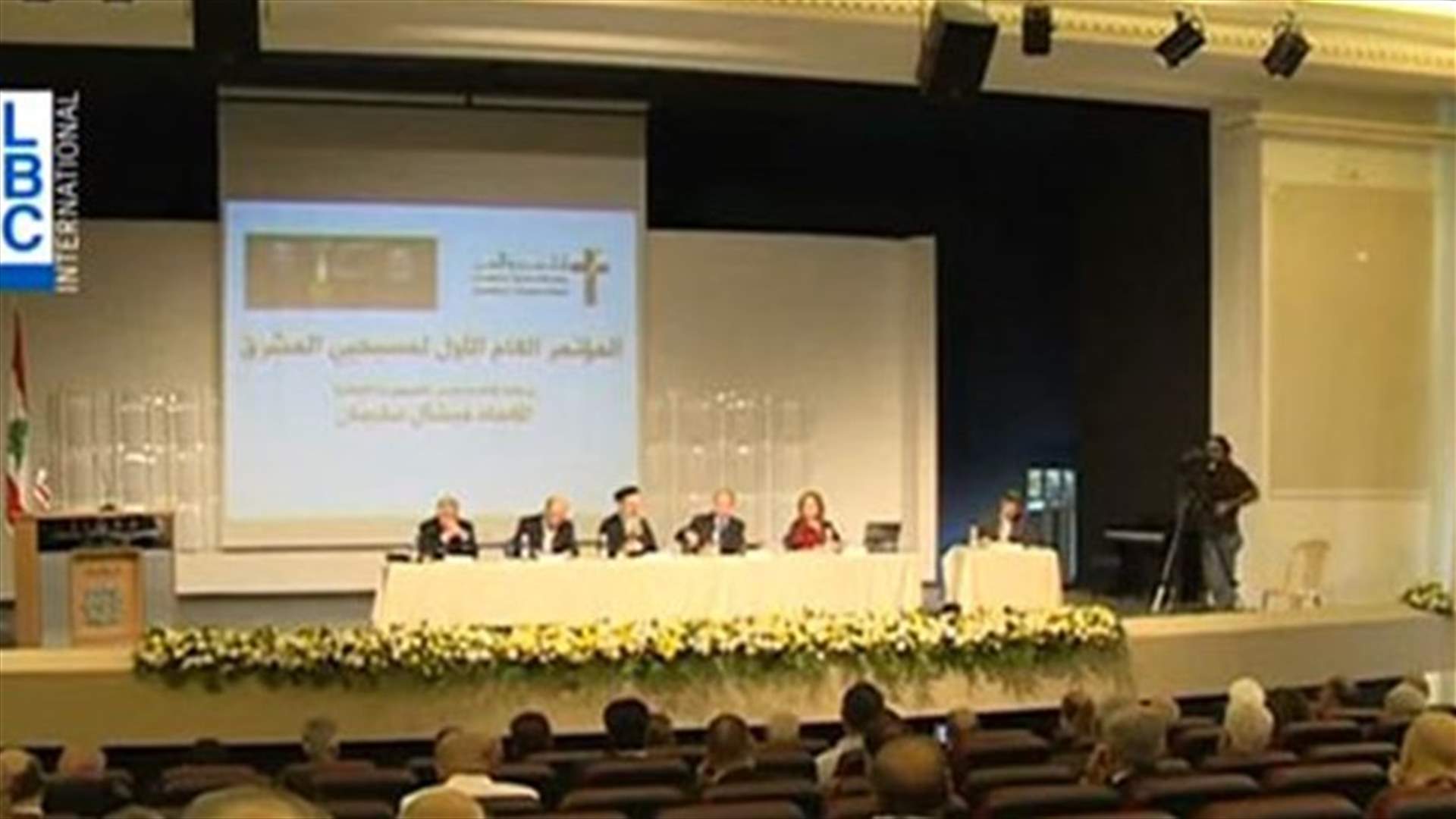المسيحيون في العالم العربي بين الهجرة والتشبث بالأرض 
