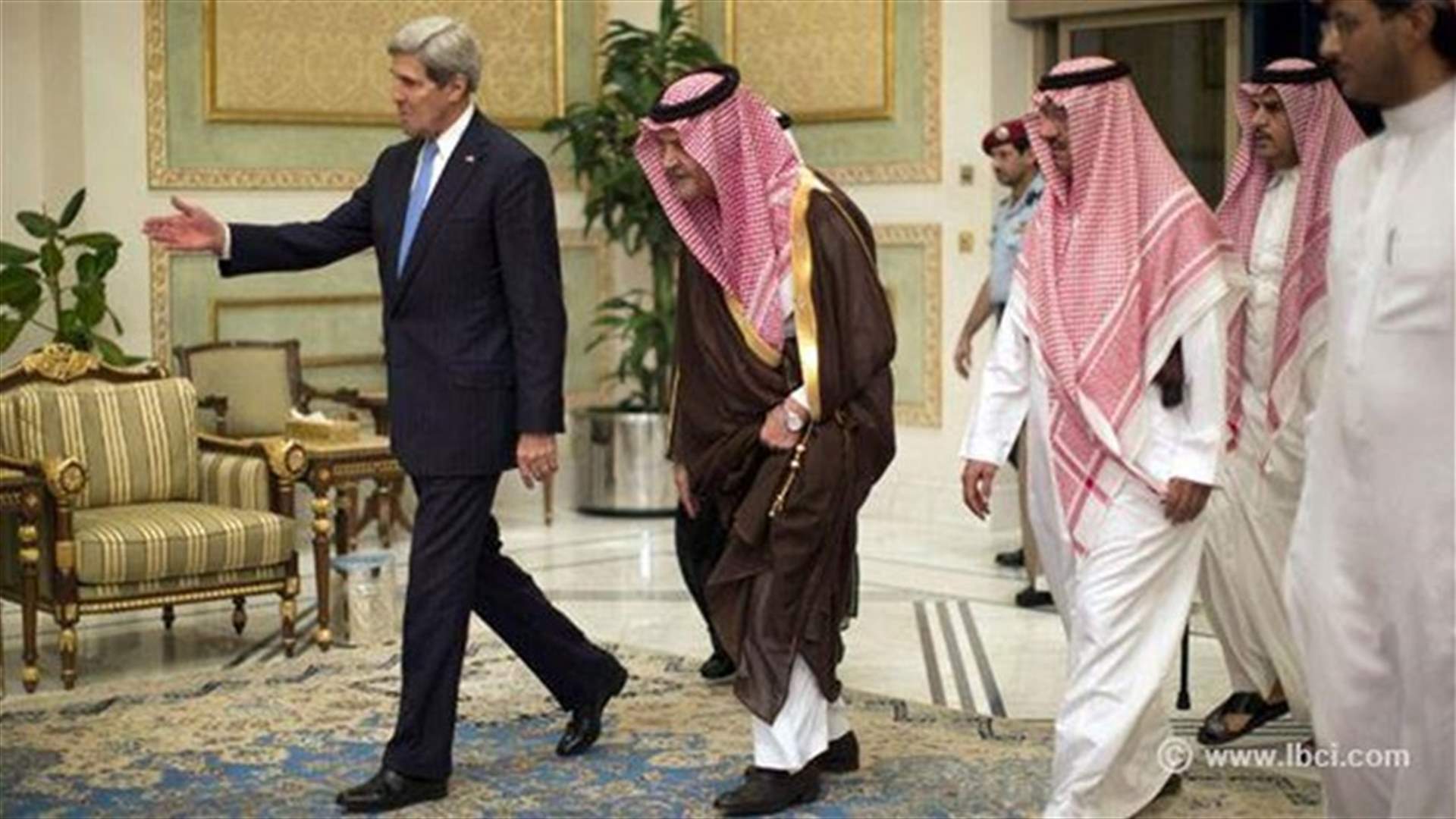 كيري في السعودية بعد مصر في جولة تستغرق 11 يوما لتعزيز العلاقات مع الدول العربية