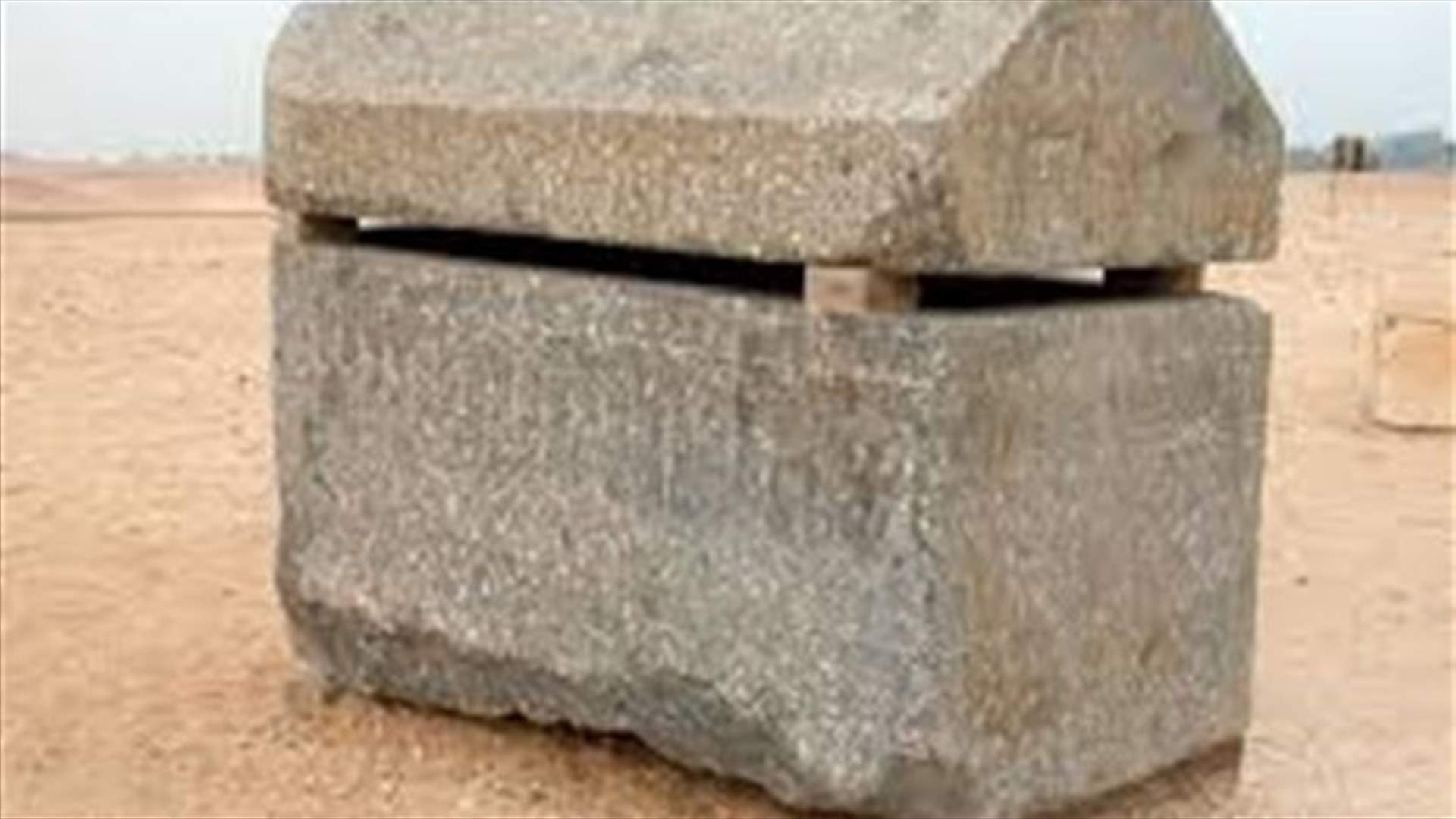 ضبط تابوت حجري يعود لأول عاصمة لمصر قبل 5100 عام في القاهرة