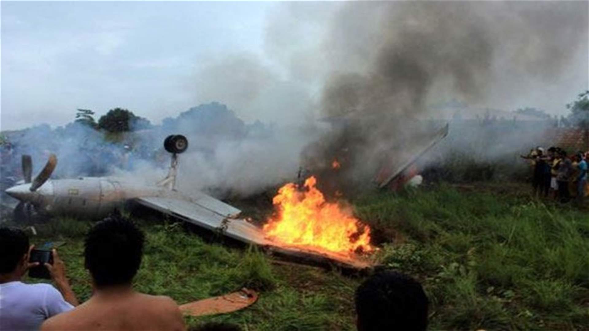 8 people dead in crash of small Bolivian airliner