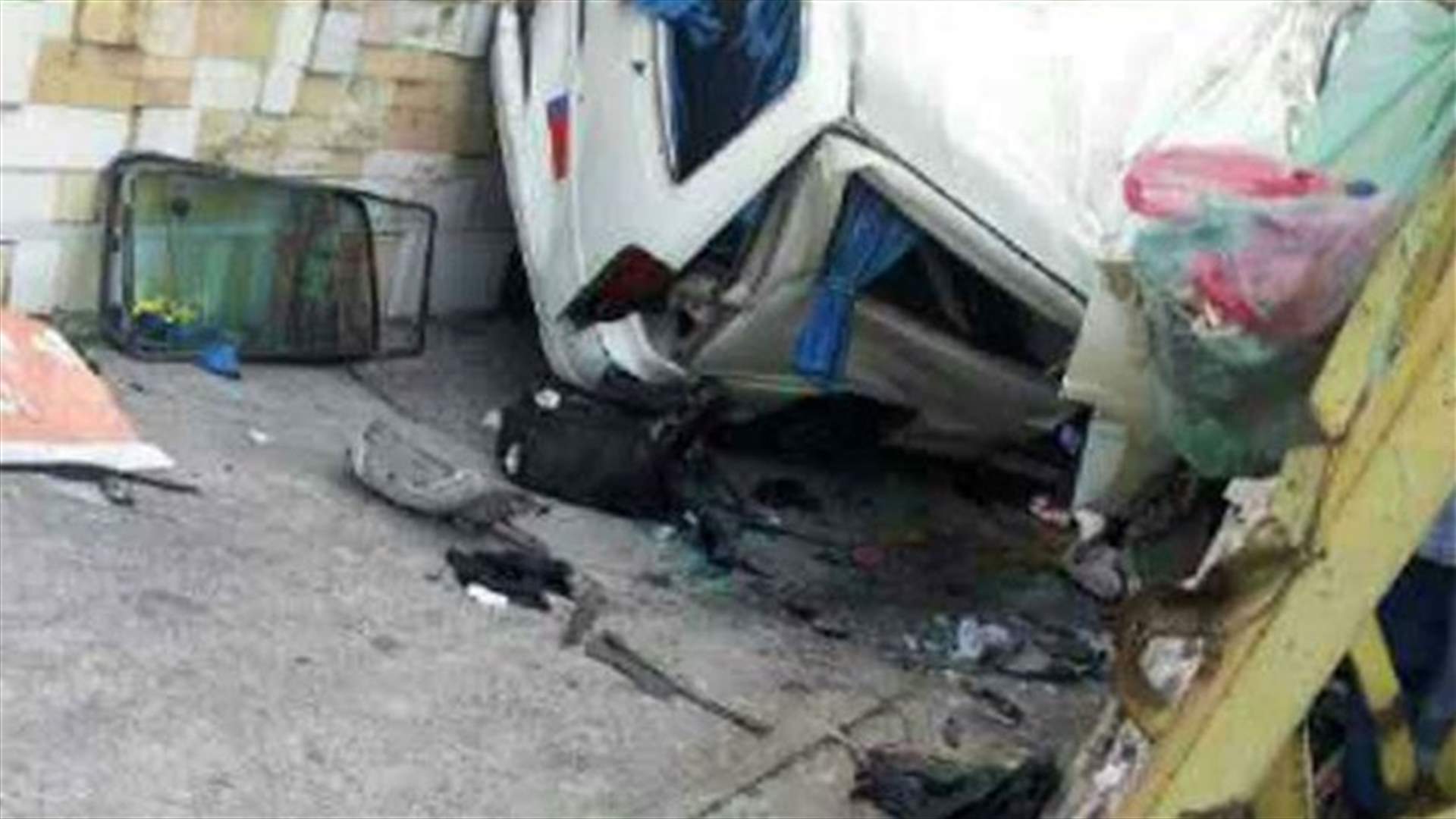 مقتل 3 اشخاص بحادث اصطدام حافلة عند كوع الكحالة