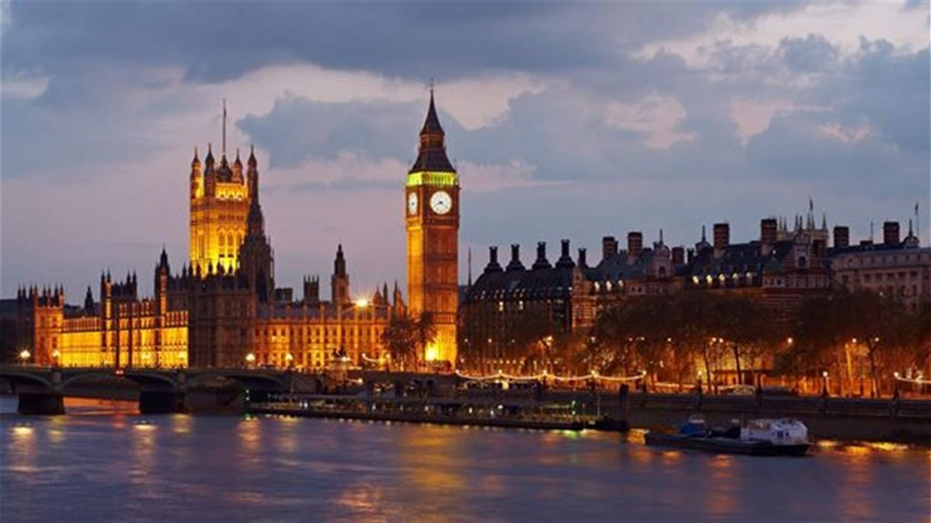 مصرف لبنان يحذّر من المخاطر السياسية... و اغلاق لسفارات أجنبية في شوارع لندن