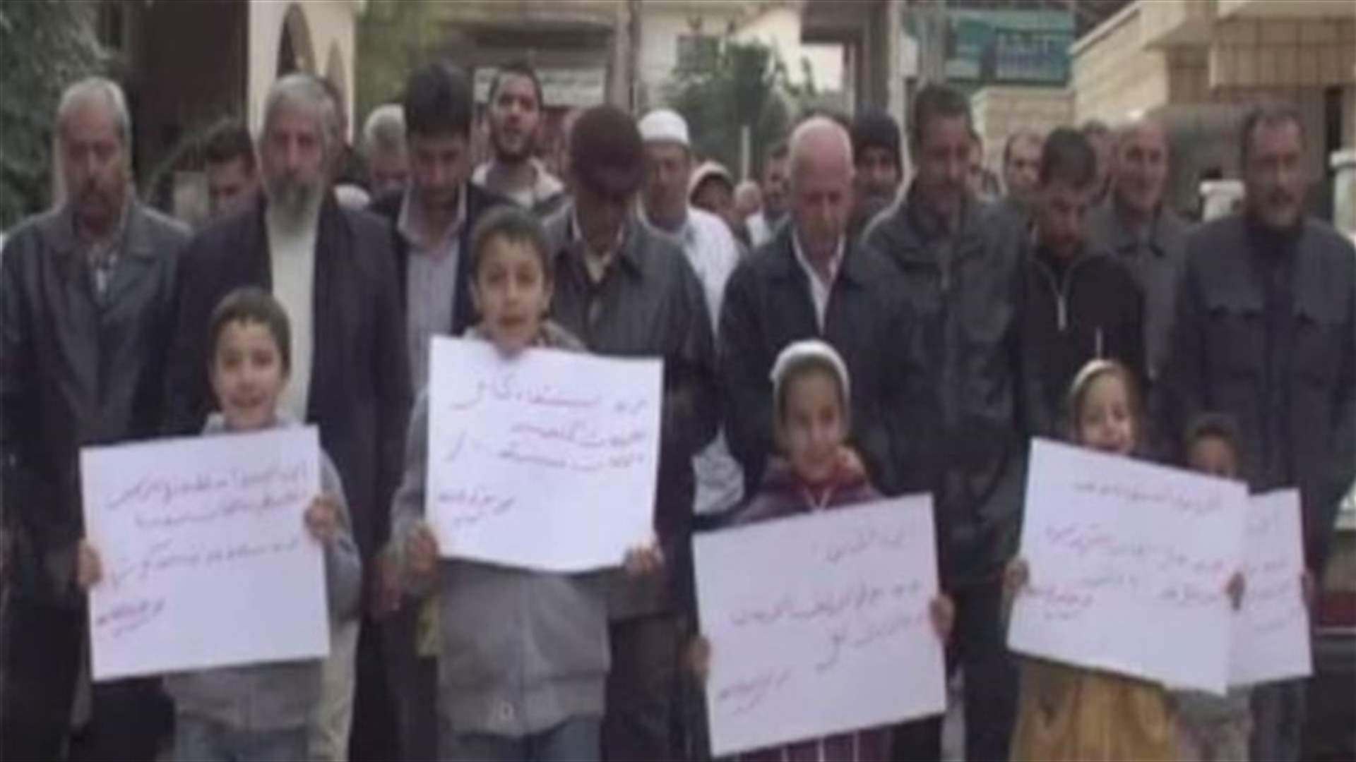 اللاجئون الفلسطينيون يعتصمون امام الأنروا في تعلبايا