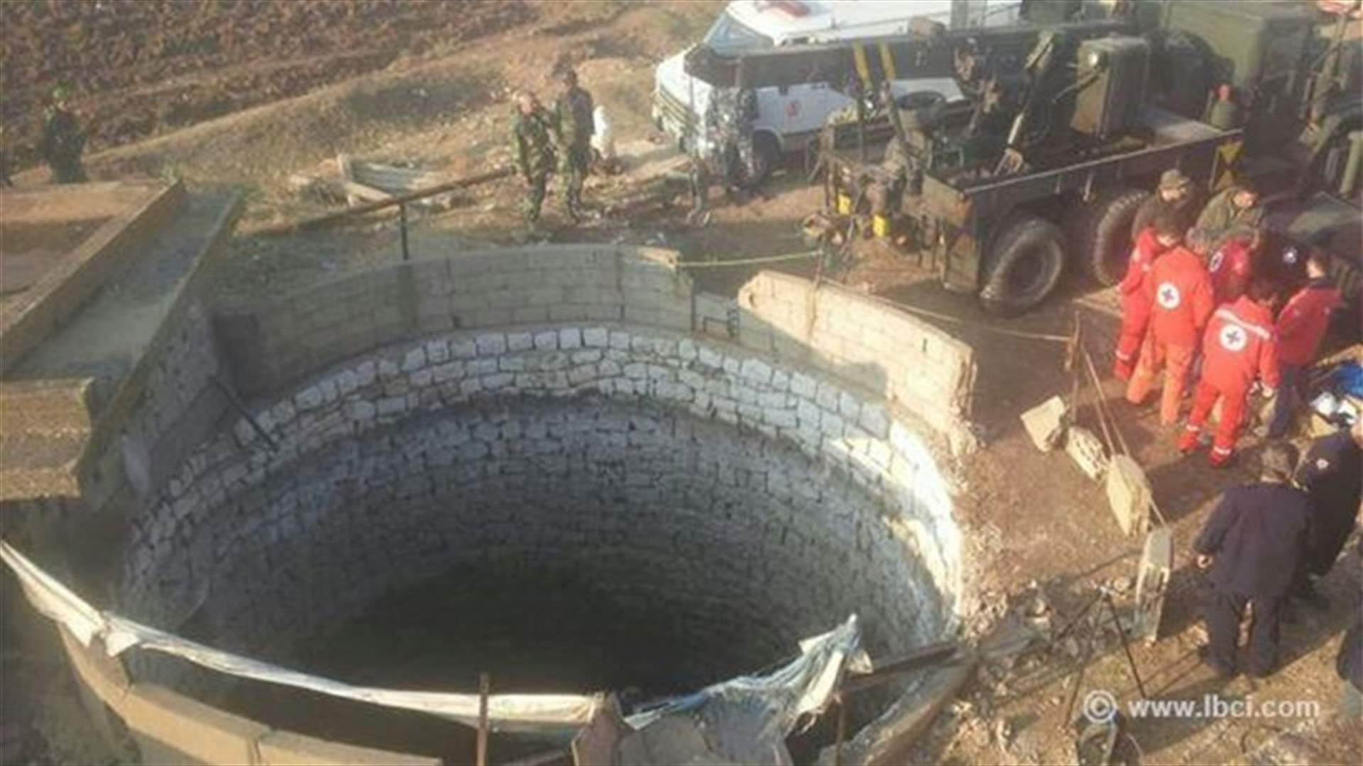 PHOTOS: Car falls into a 25 meter deep well in Lebanon&#39;s Bekaa