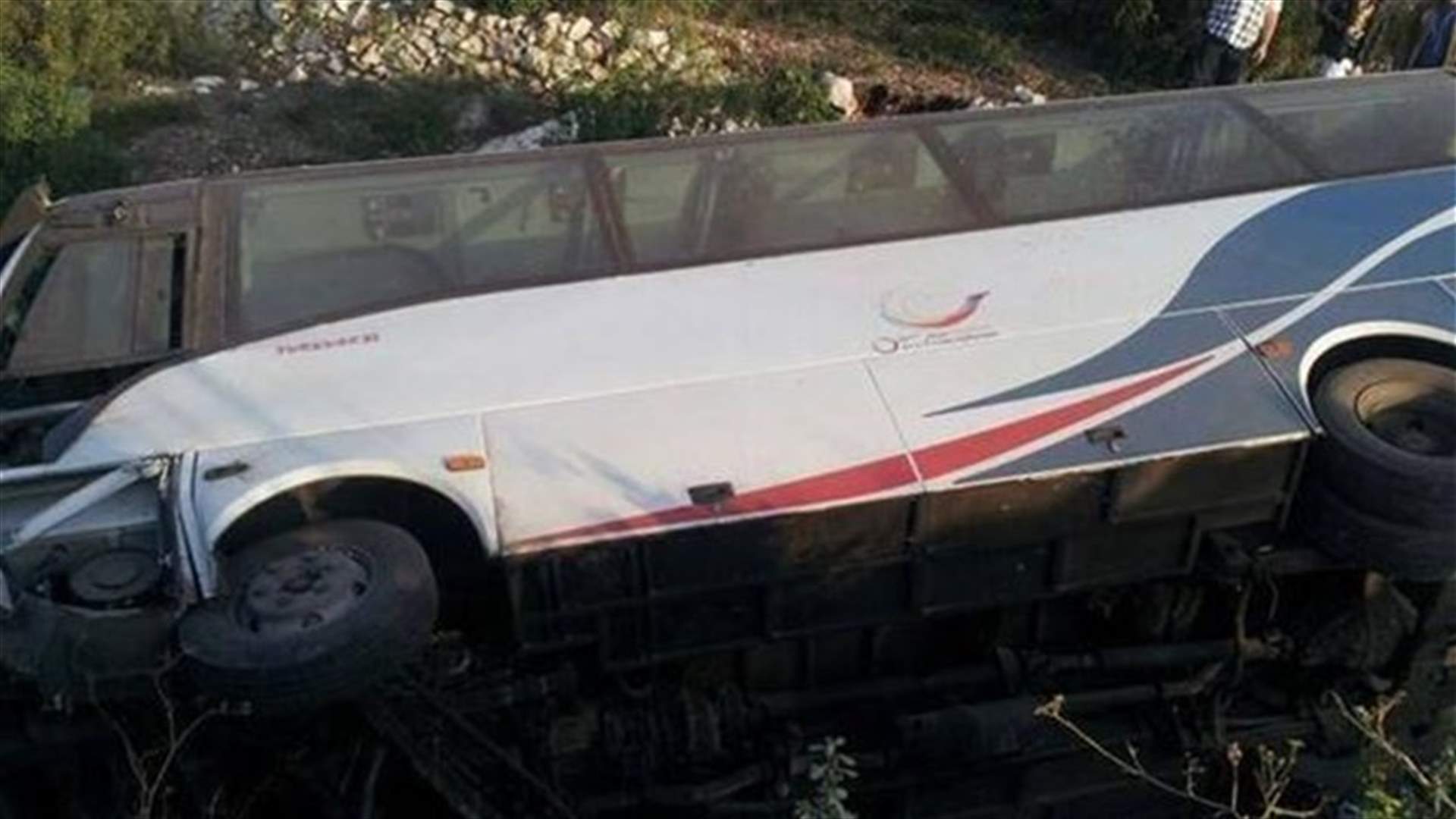 20 wounded in bus accident on Barbara road 