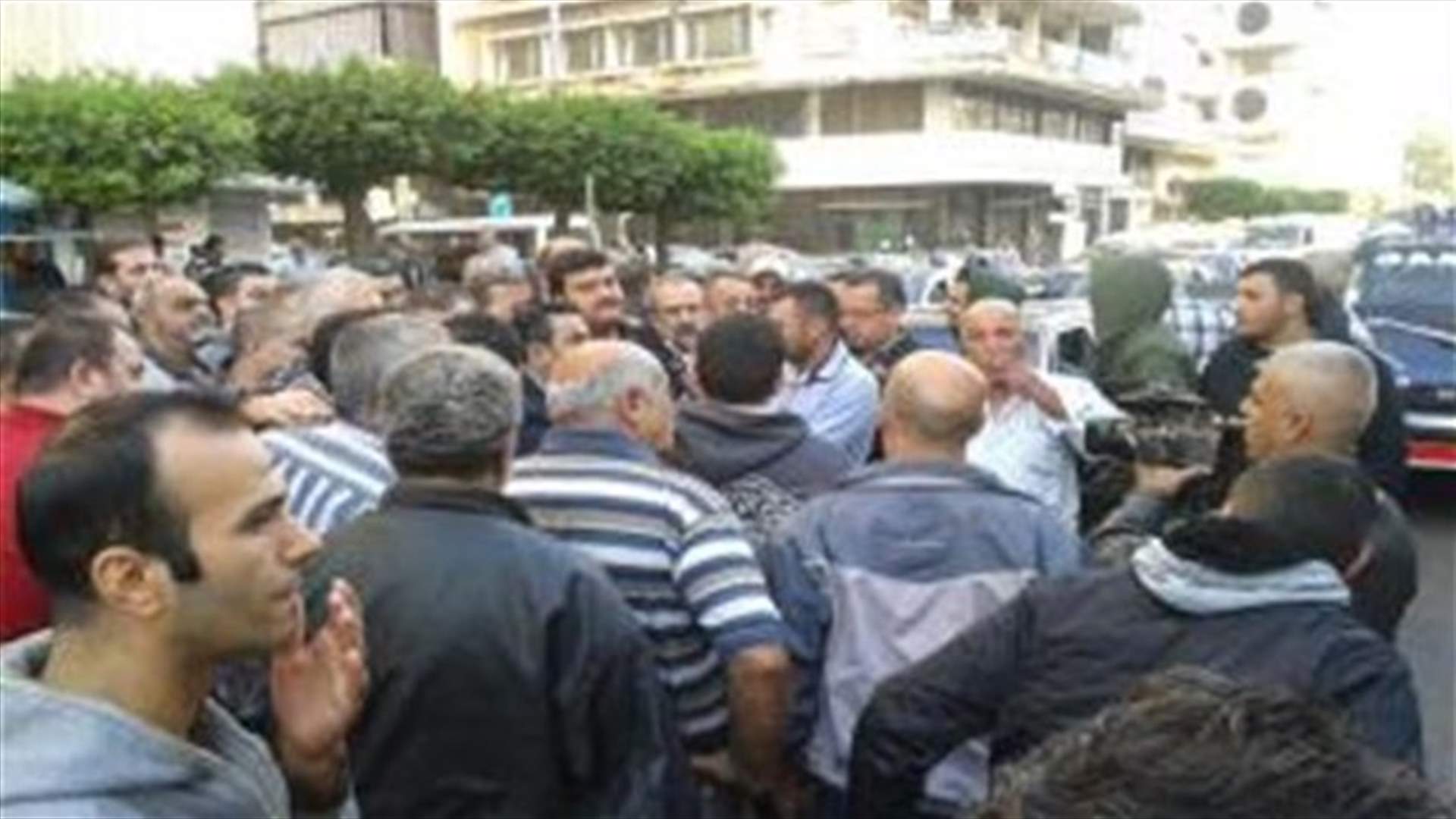 اعادة فتح الطريق امام مقر الضمان في طرابلس