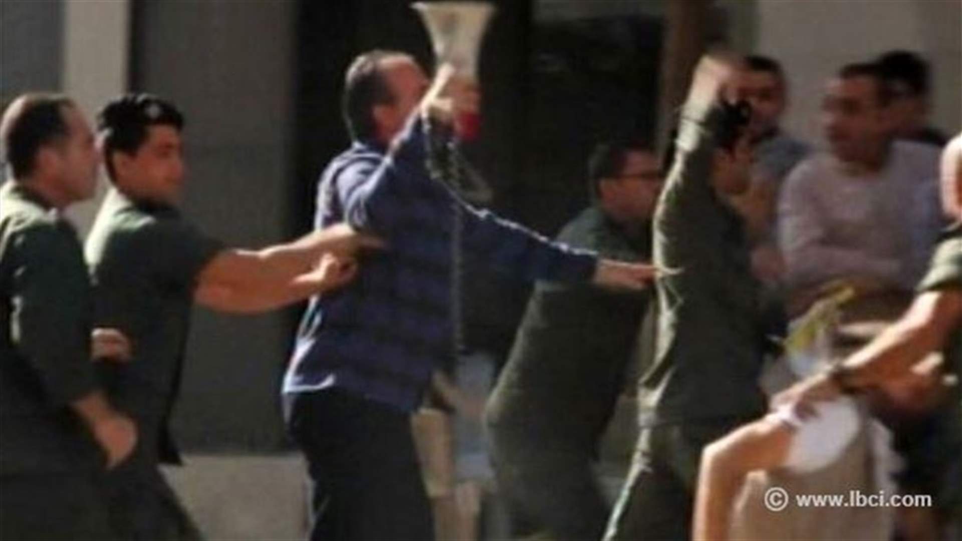 اطلاق الزملاء في "الجديد" بعد الاشكال أمام مبنى الجمارك