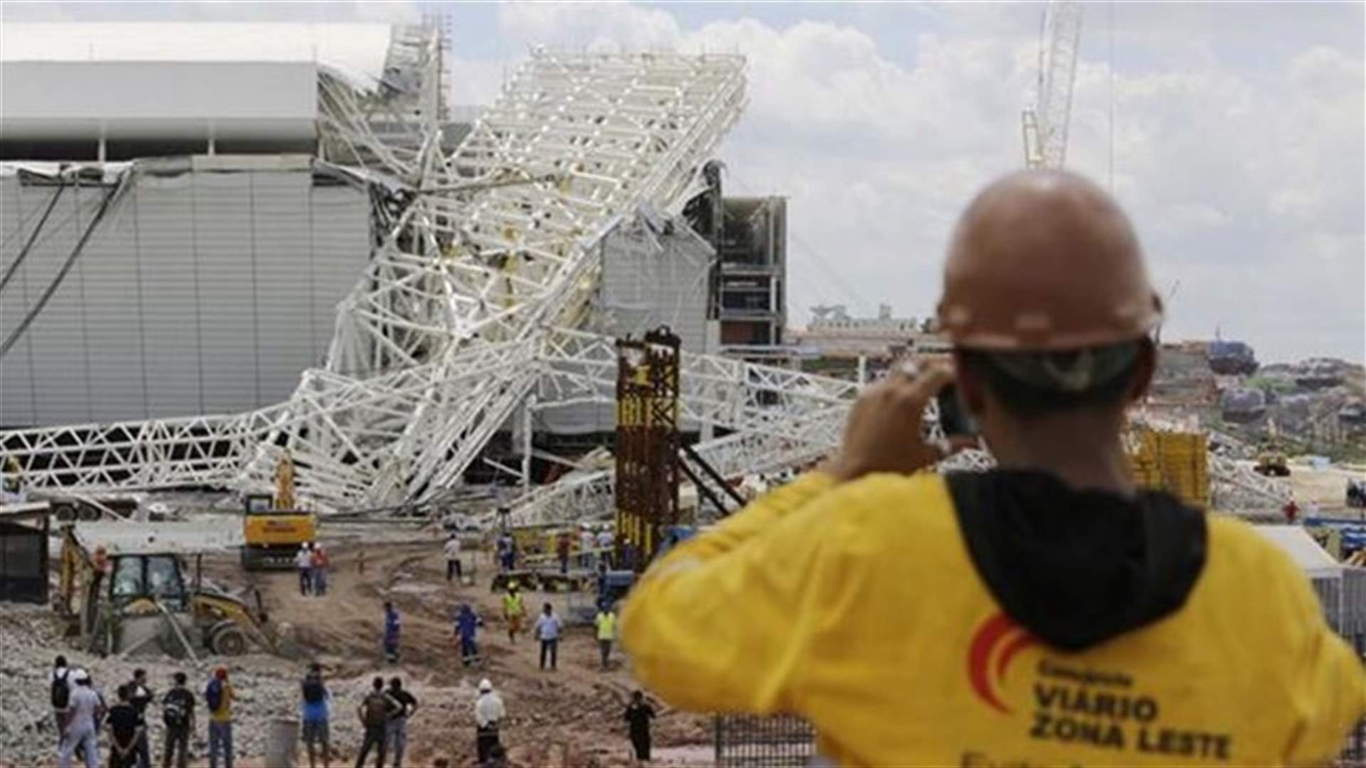 Deadly crash puts light on Brazil's WCup troubles