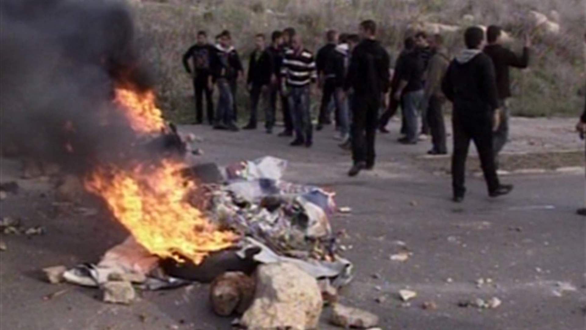 قطع الطريق في كفركلا والشويفات احتجاجاً على احتجاز محمد حسن شيت 