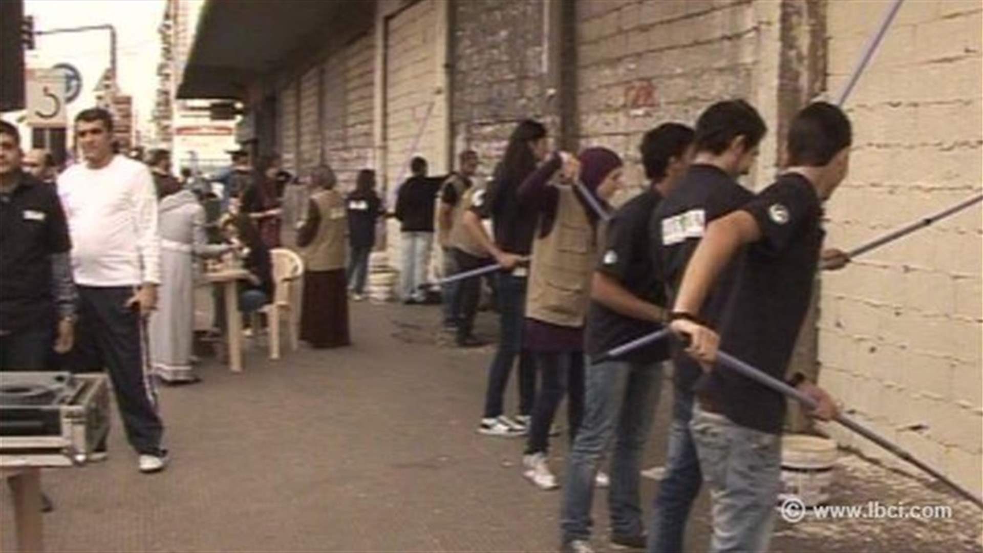 Activists from Utopia release hot-air balloon in Tripoli 