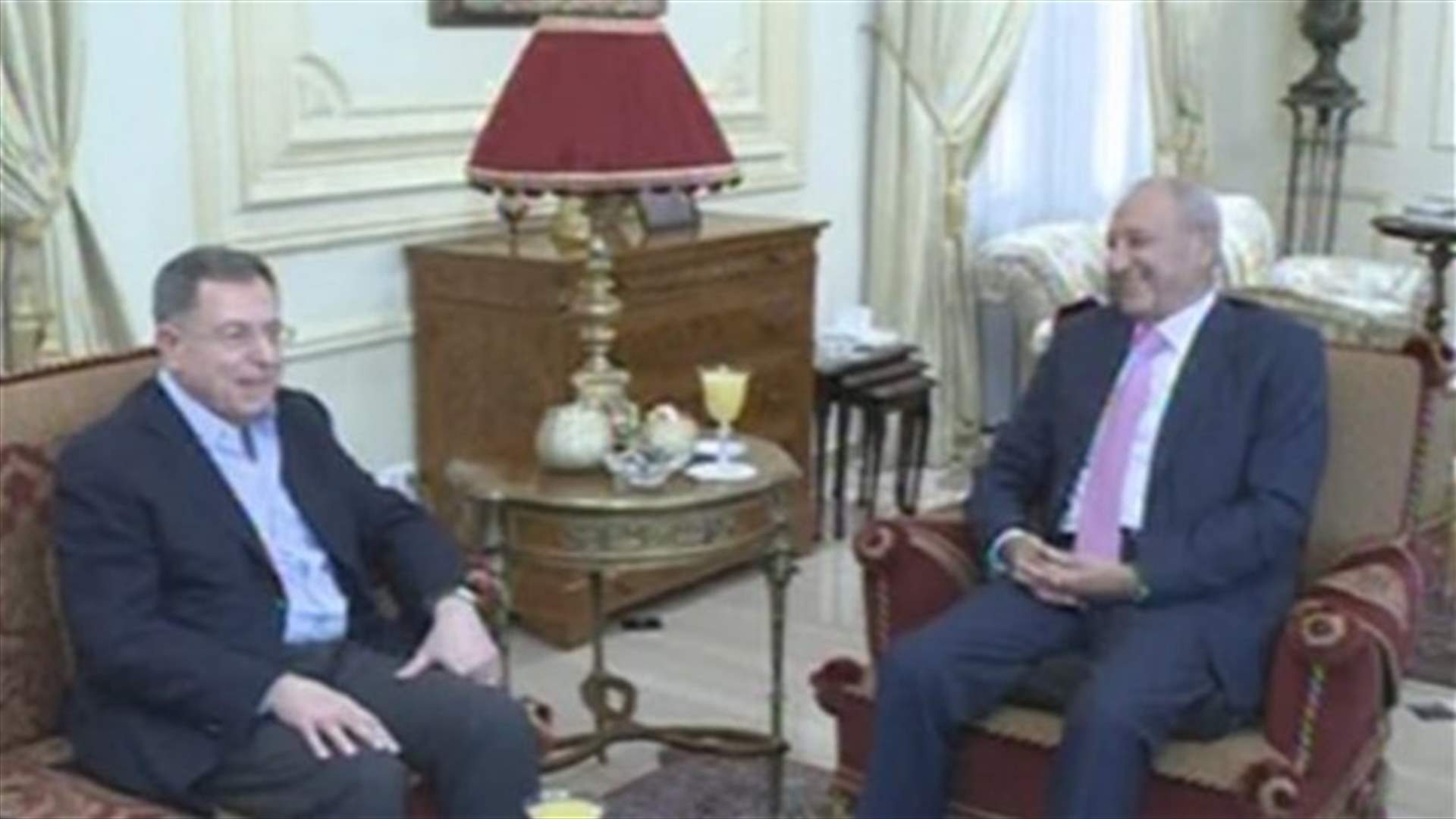 Berri meets Siniora in Ain el-Tineh