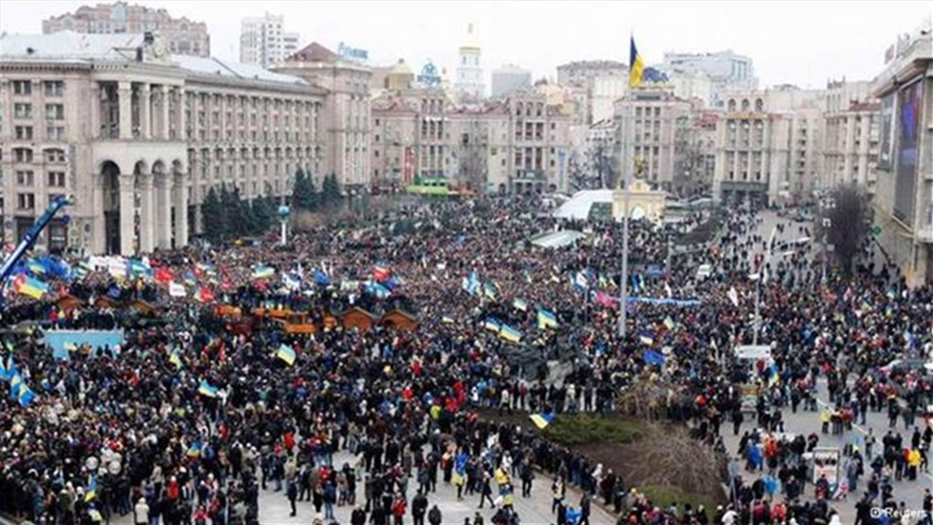 Ukrainian protesters in central square demand resignation of government and president 