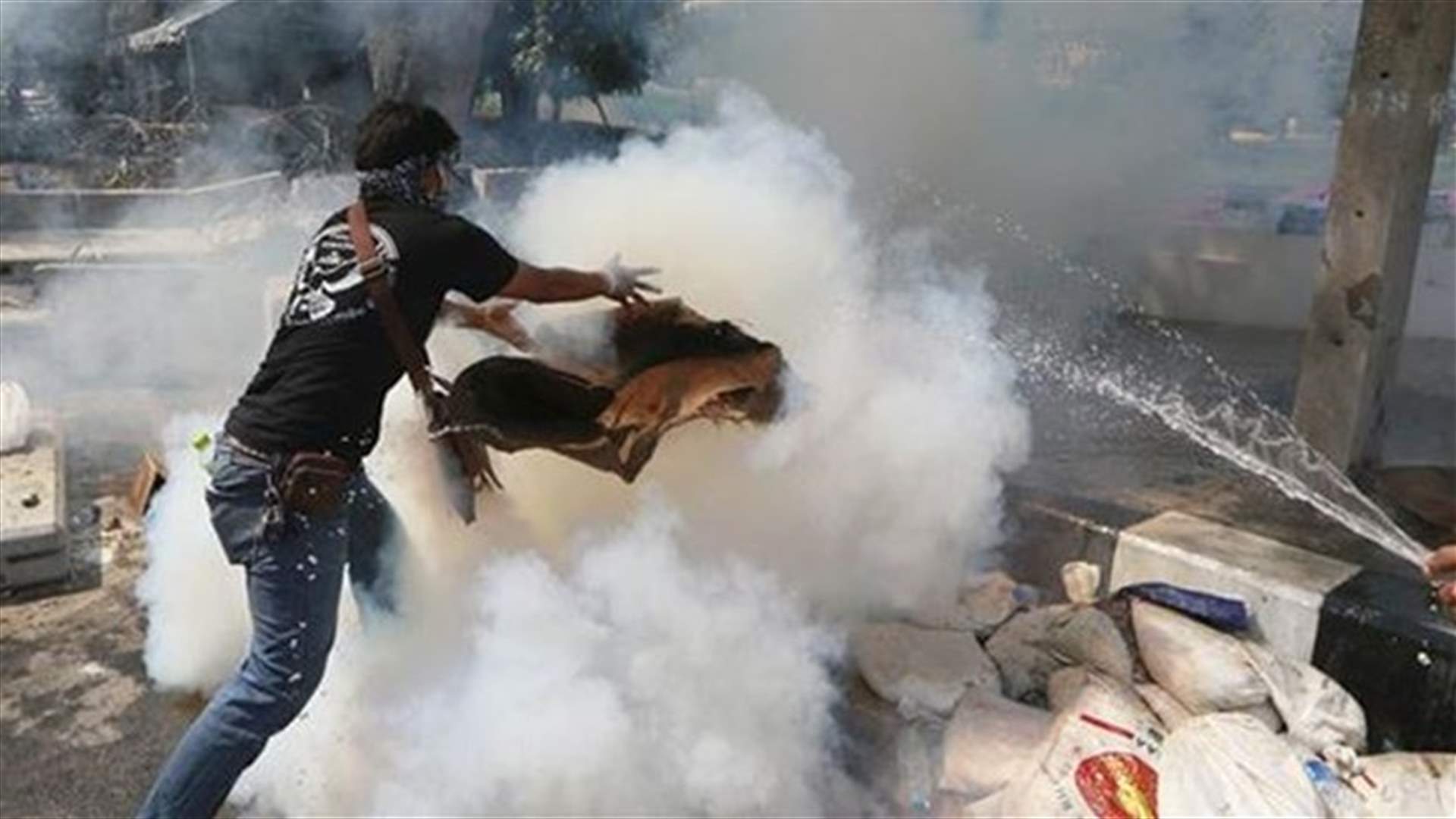 Thai protests ease as police lift key barricades