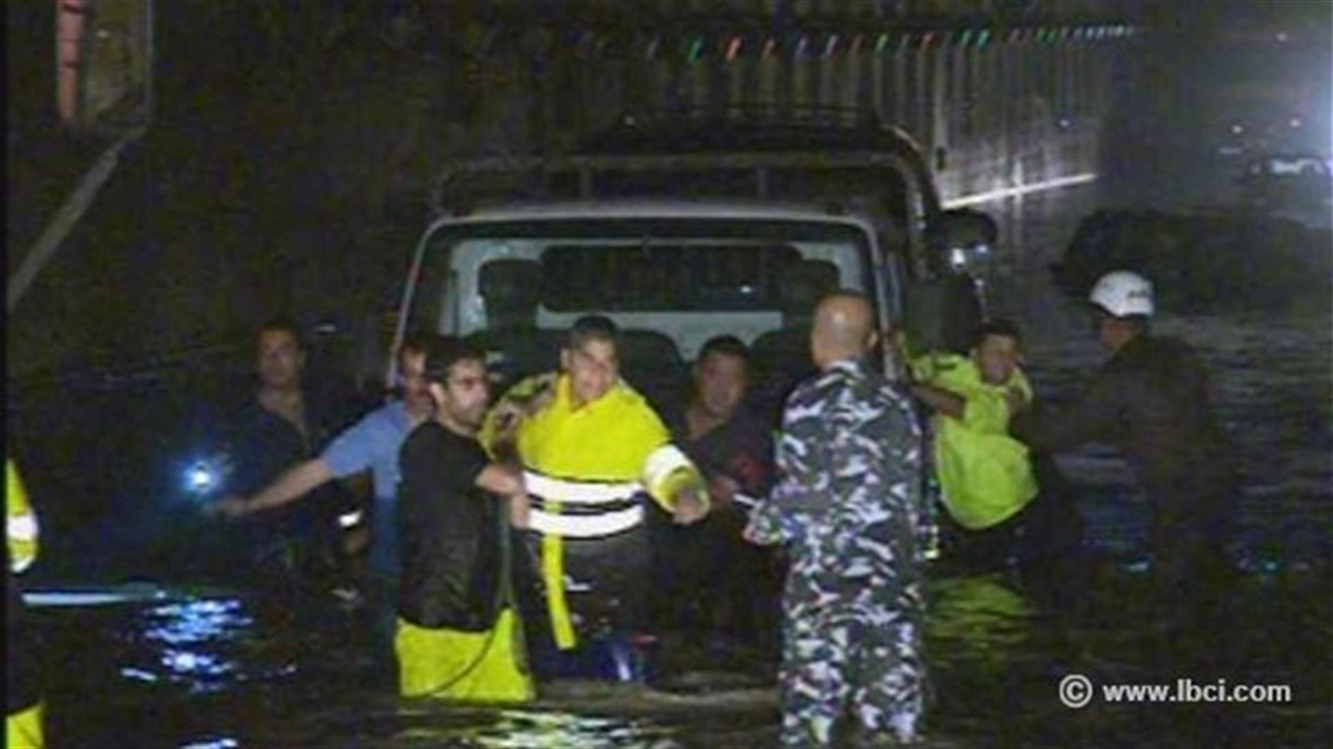 Rainfall blocks airport highway, keeps citizens stranded in their cars 