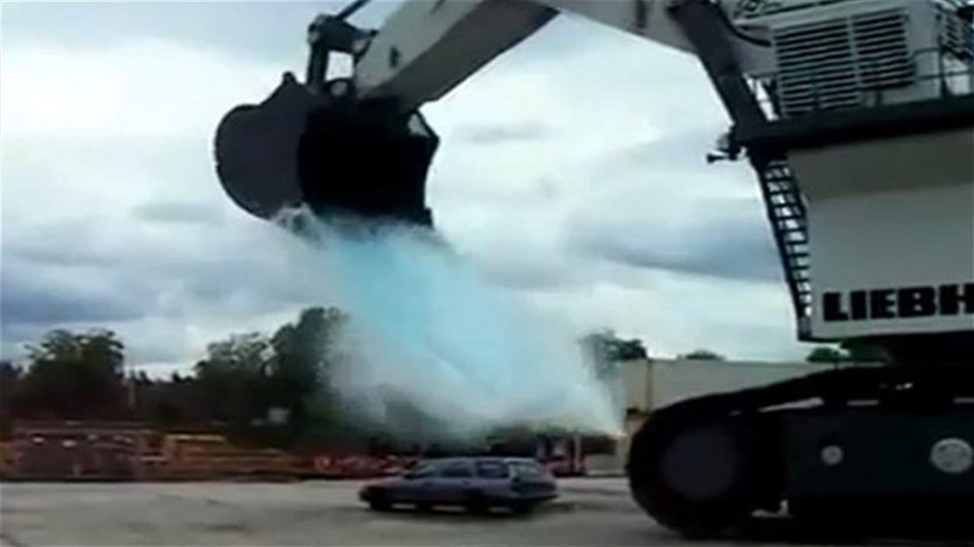 VIDEO depicts new way for car washing 