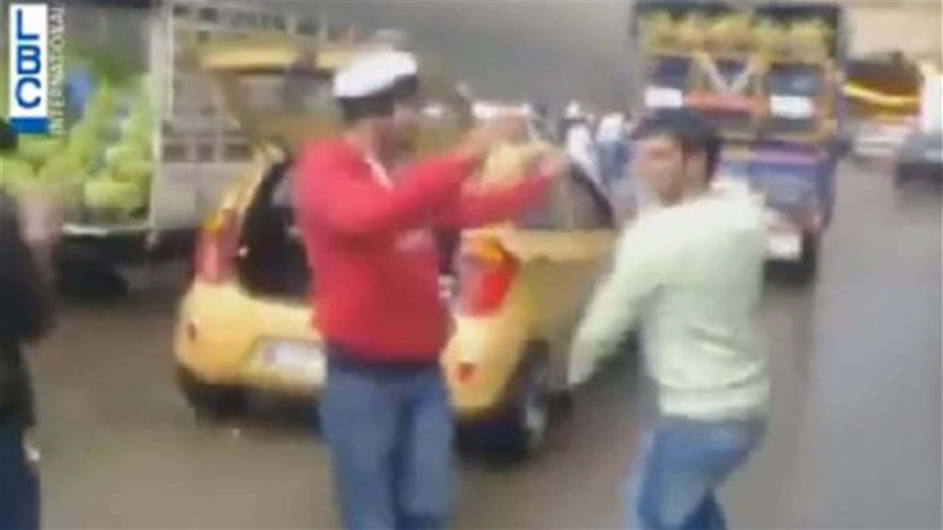VIDEO: Lebanese people stuck in traffic dance "Dabke"