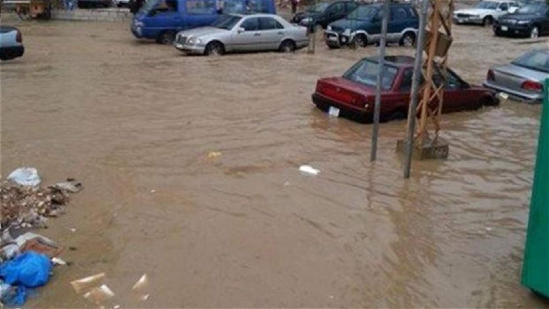 القاضي ابراهيم باشر تحقيقاته بملف تنظيف مجاري نفق المطار و الجامعة اللبنانية