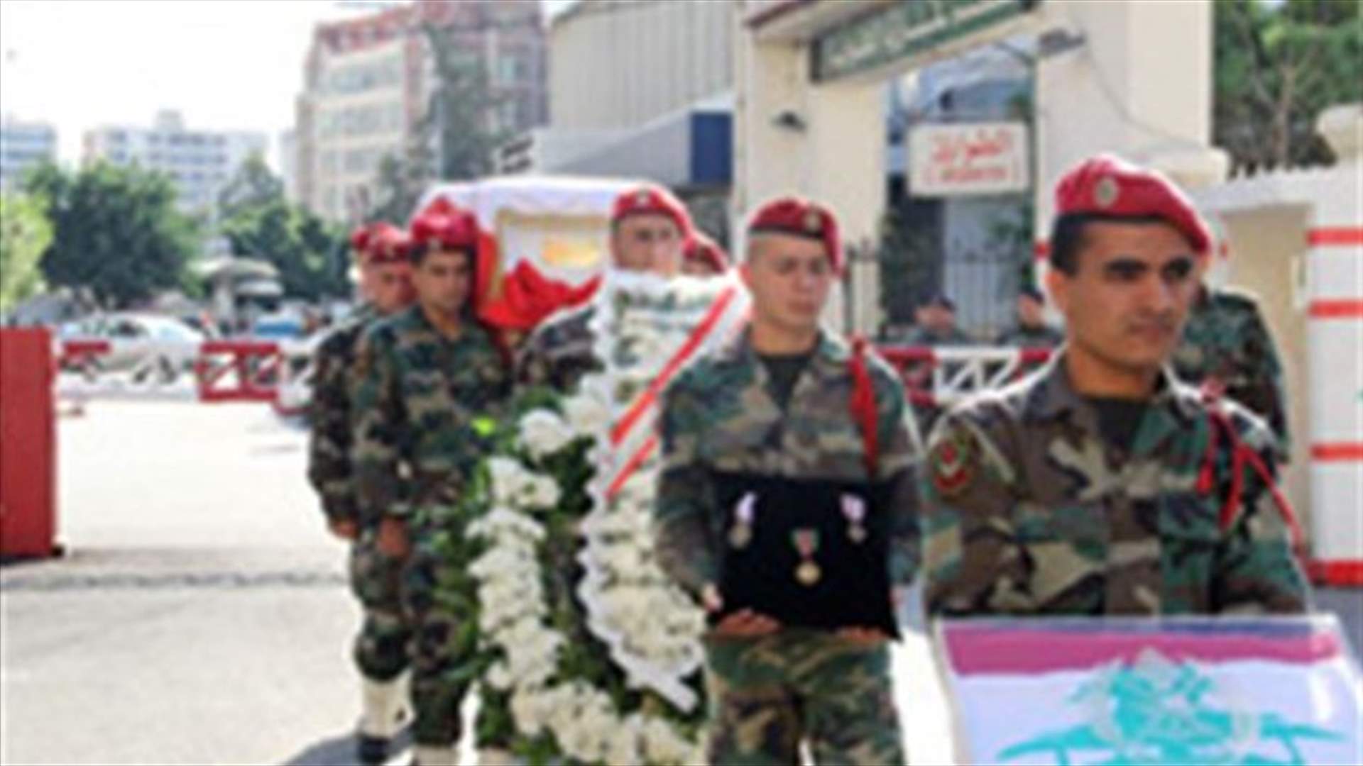 الجيش يشيع المجند فرحات الذي استشهد امس في طرابلس