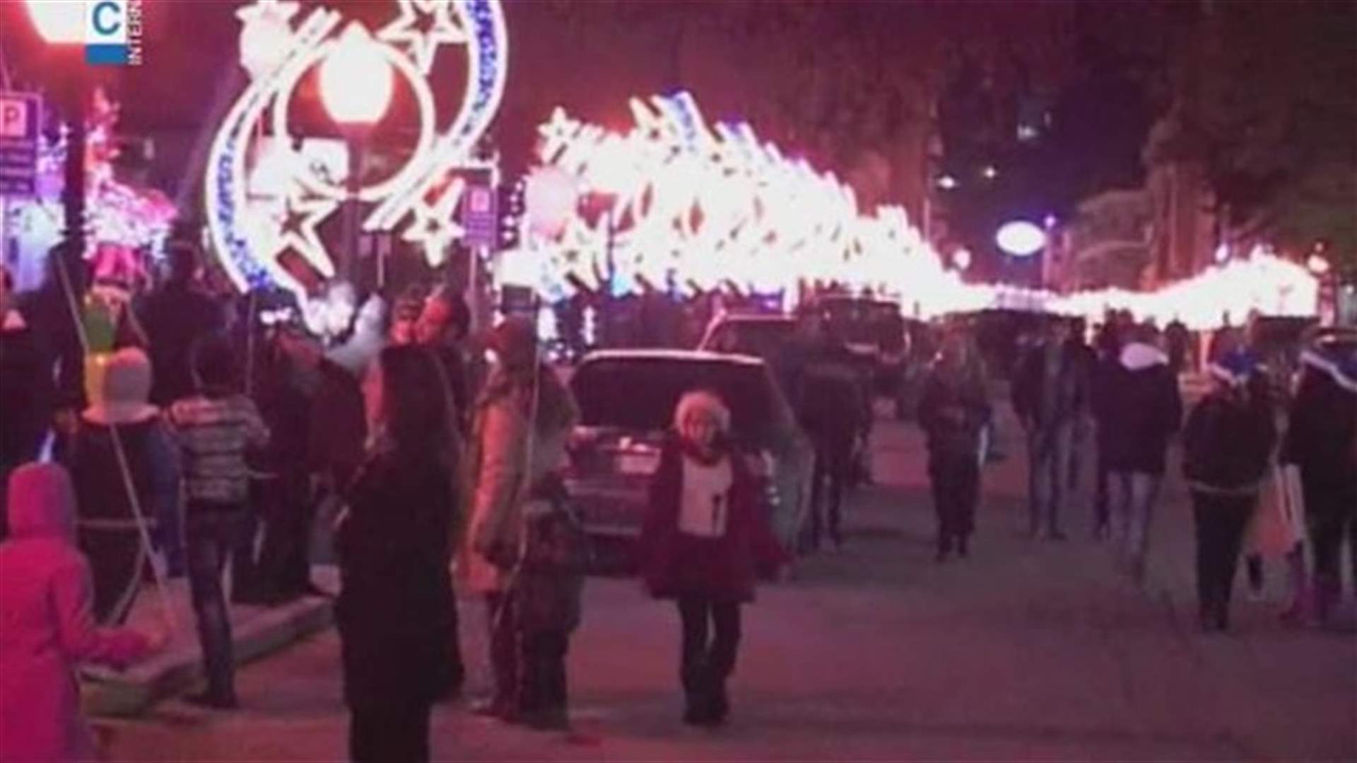 عروس البقاع تنير زينة الميلاد