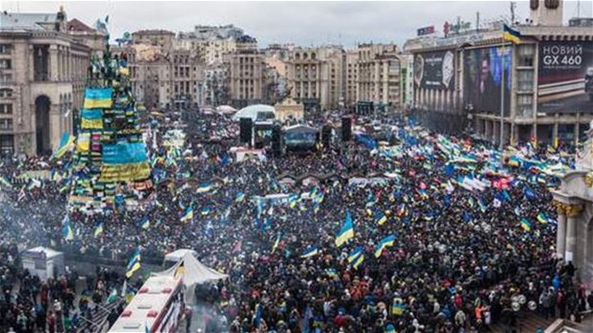 Ukraine's capital hit by mass anti-govt protest, protesters topple Lenin statue in Kiev