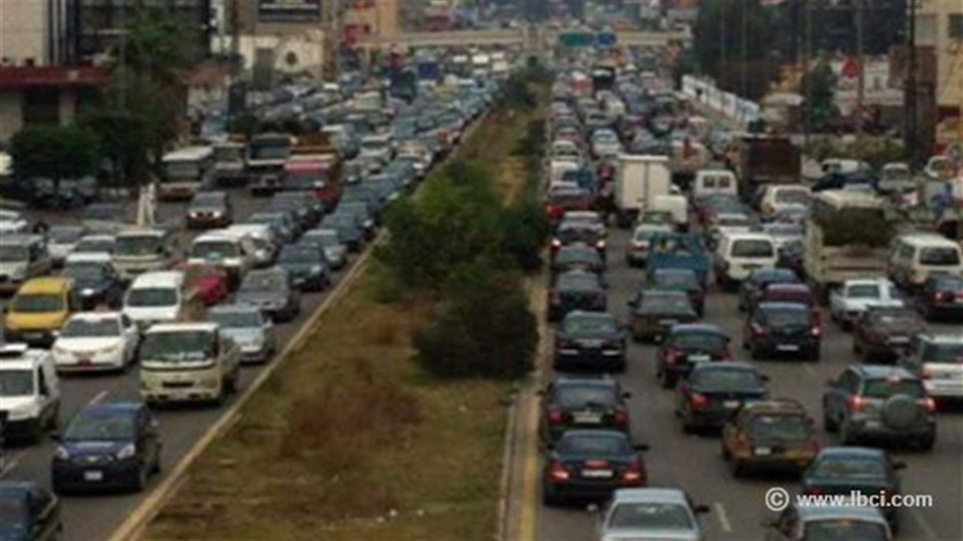 قبل اجتياج "الكسا" للبنان... زحمة السير تجتاحه بدورها
