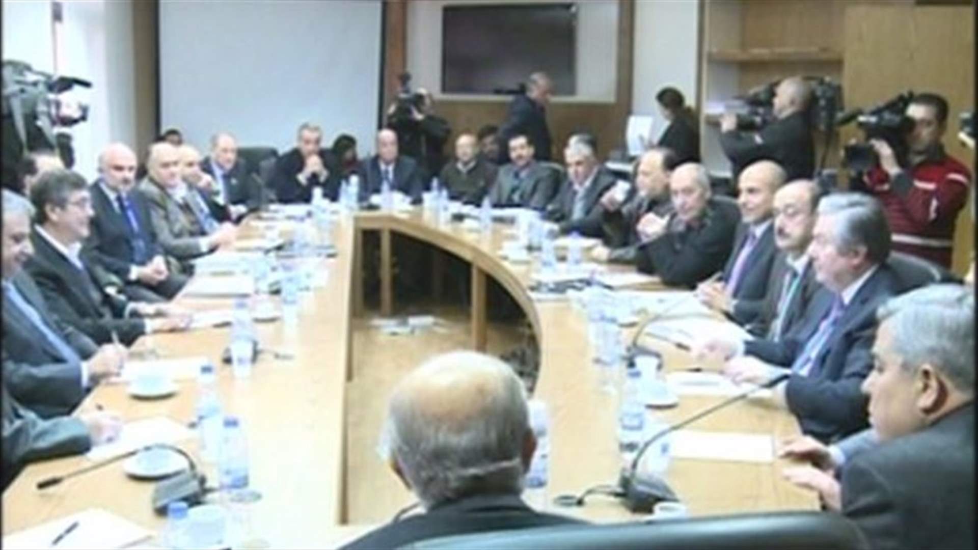 لجنة الأشغال تبحث في صيانة الطرق والمجاري والشركات تتقاذف المسؤوليات