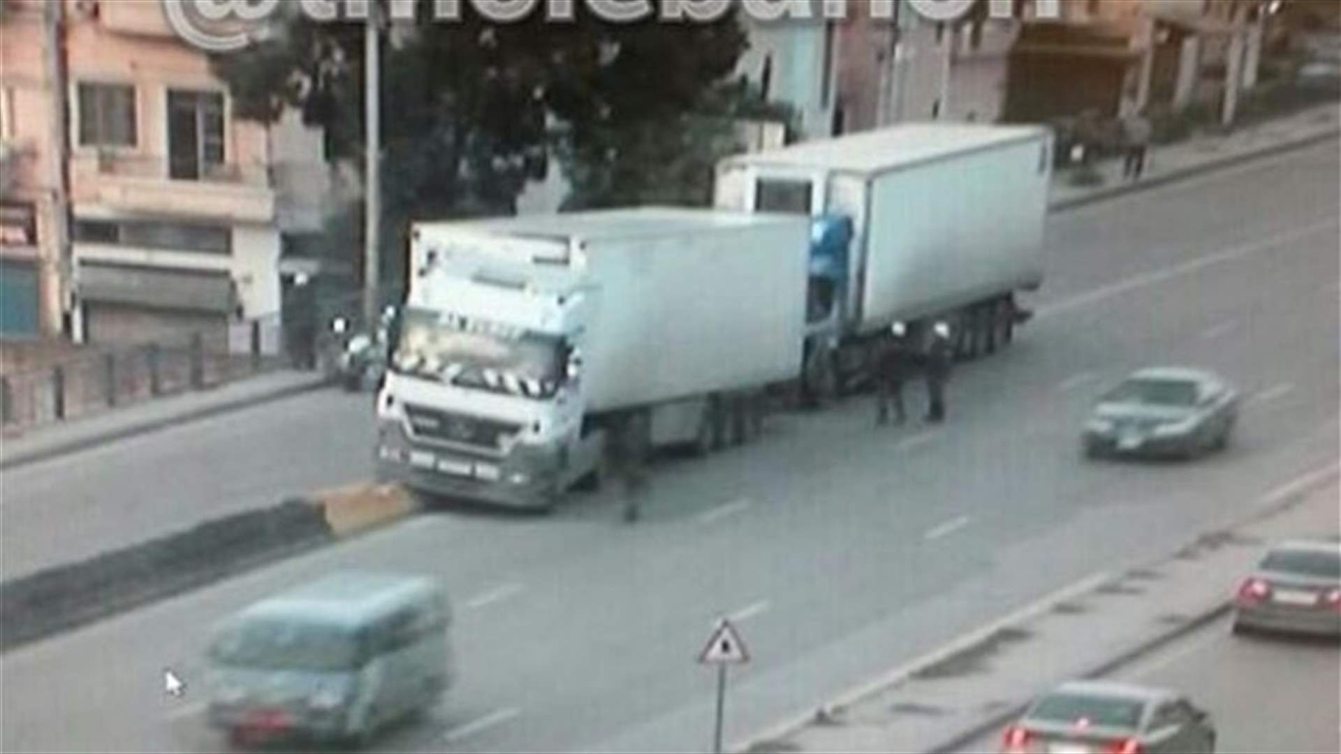 Three cars overturn in Tyre due to ongoing storm