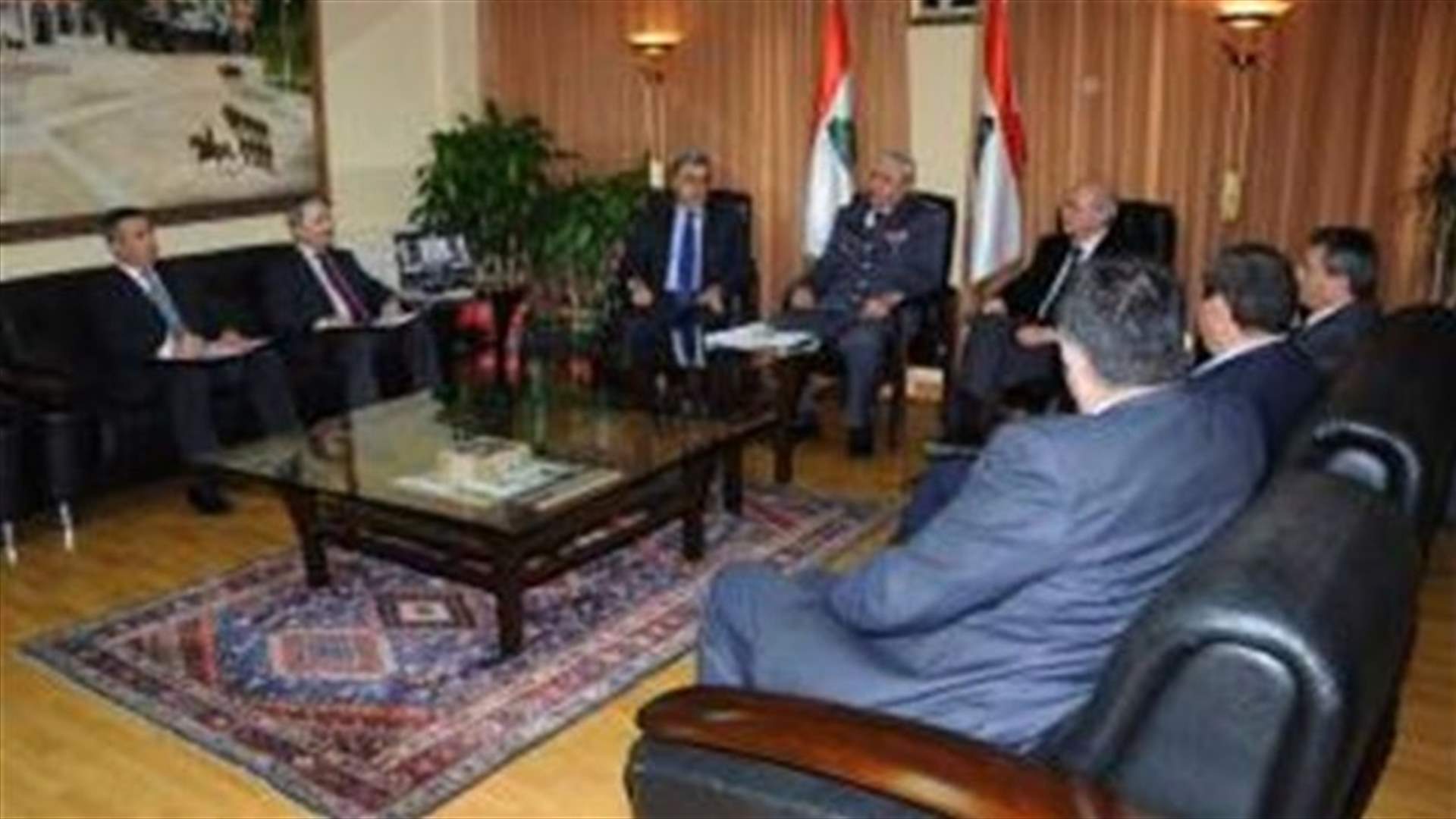 قادة الأجهزة يؤكدون ضرورة التشدد بإتخاذ الإجراءات لضمان الأمن في الداخل وعلى الحدود