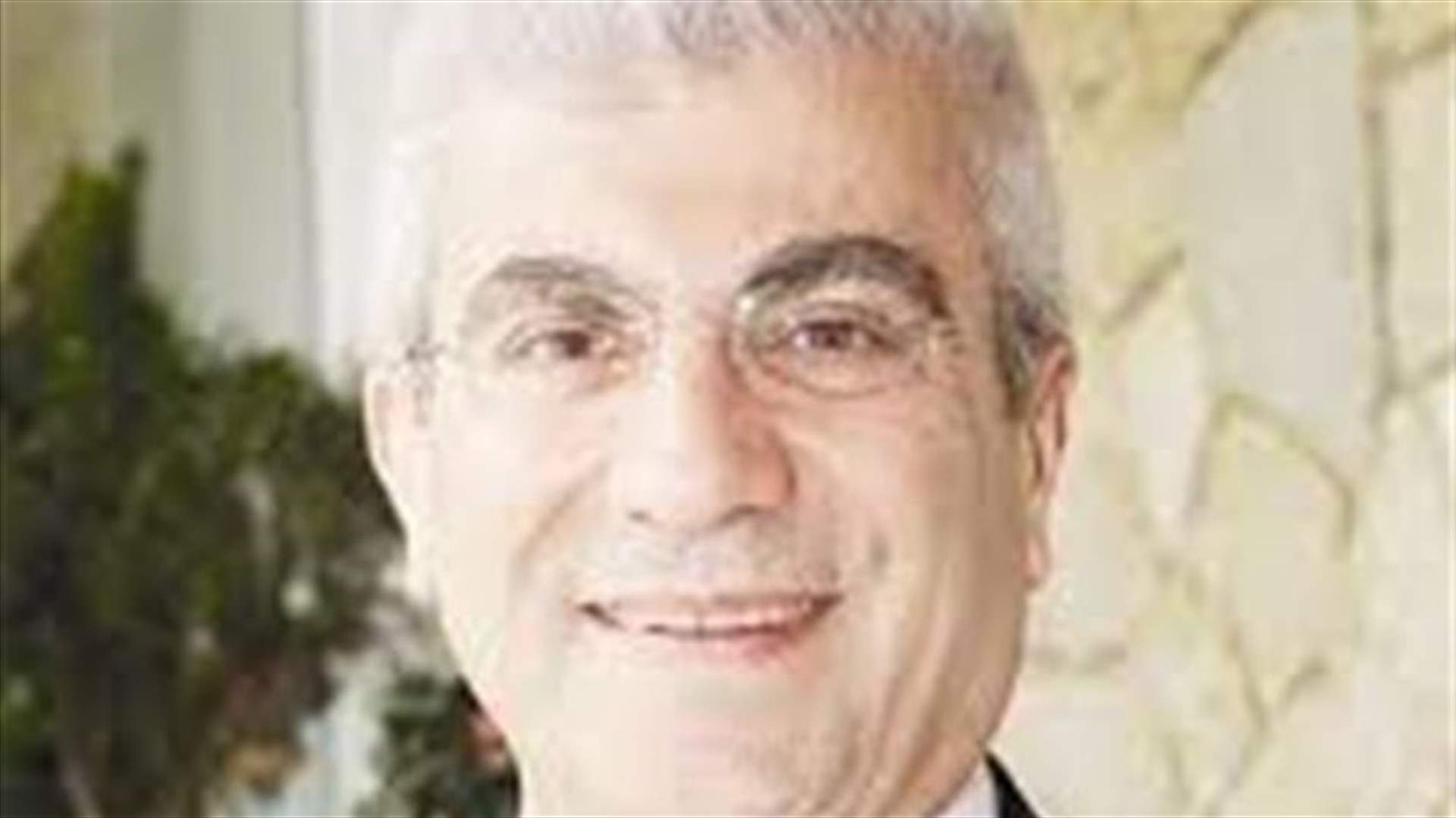 غاريوس للحريري : لا تقرأ بكتاب السنيورة ولا تتكلم لغته