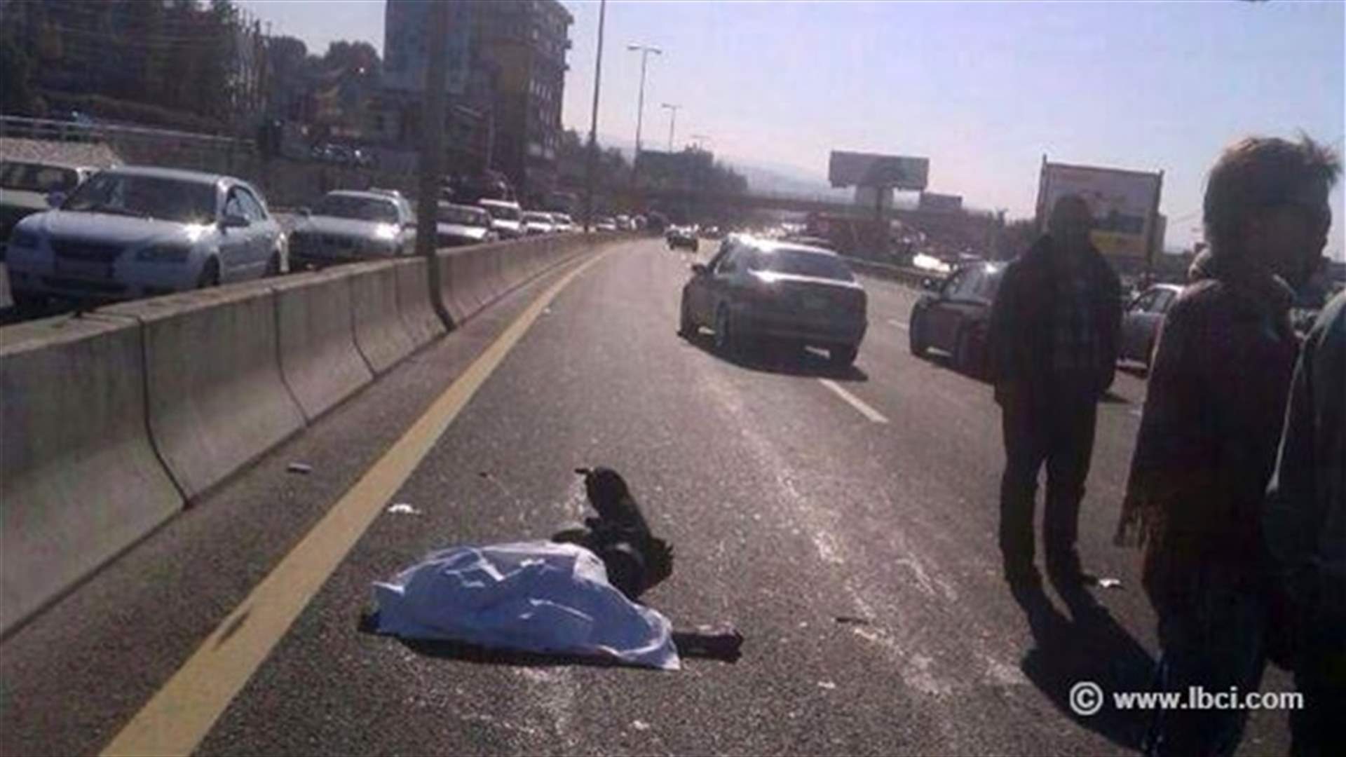 مقتل شخص بحادث صدم تحت جسر ضبية