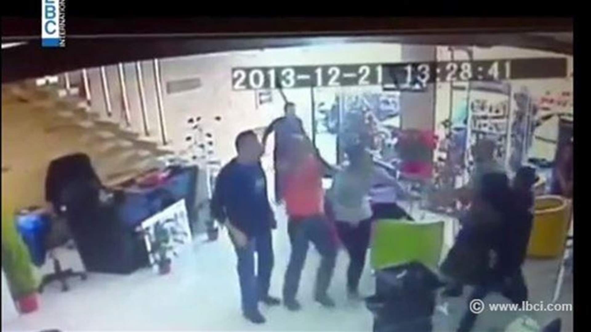 VIDEO: Woman stabs lawyer at beauty salon