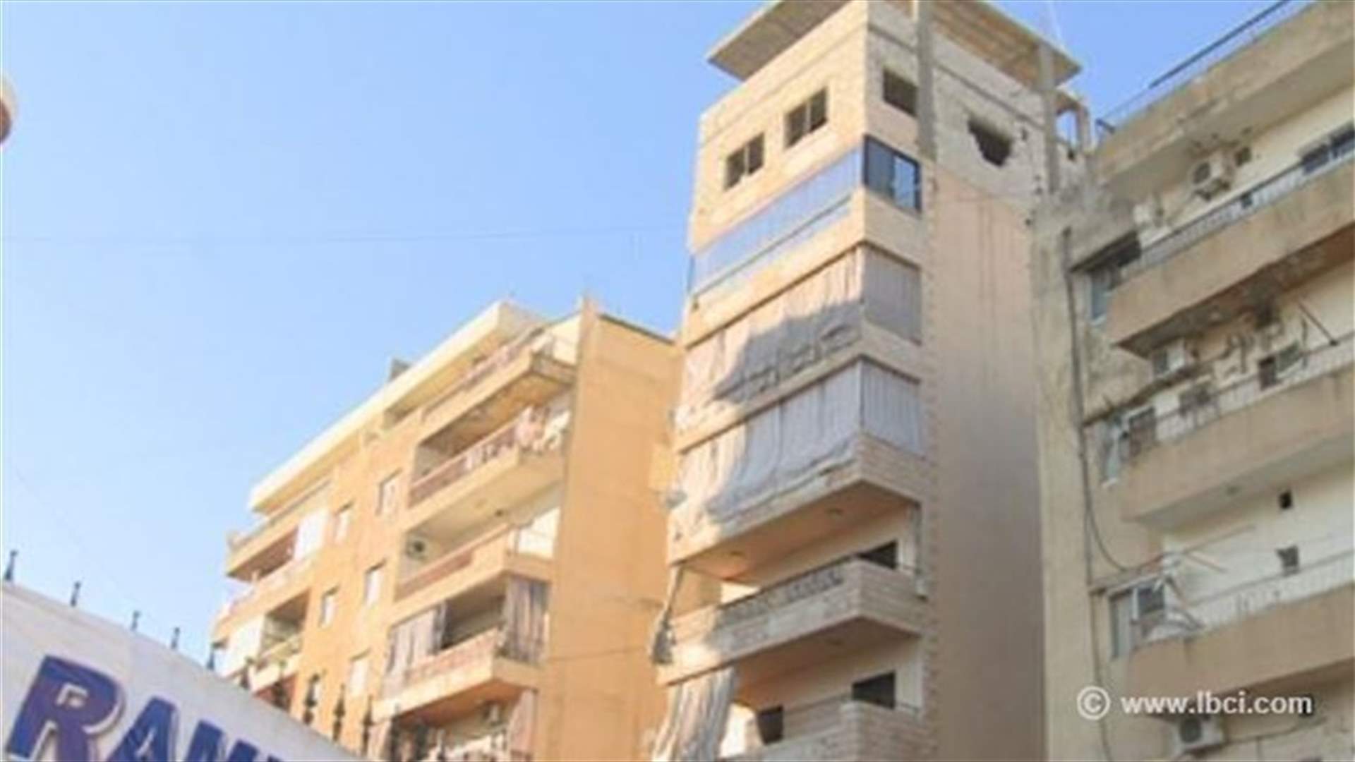 أين يبيت سكان المبنى المهدد بالانهيار في أبي سمراء؟