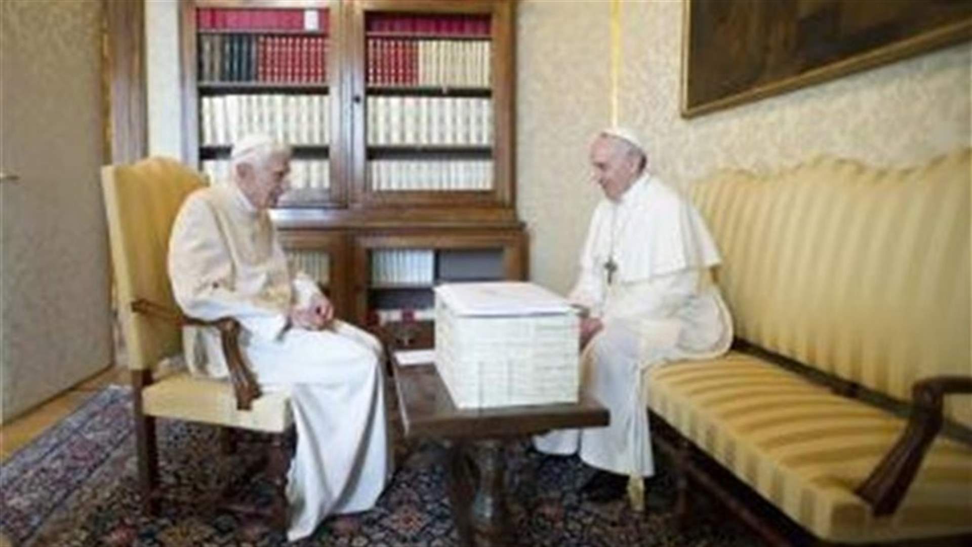 Pope and ex-pope pray together in Christmas meeting