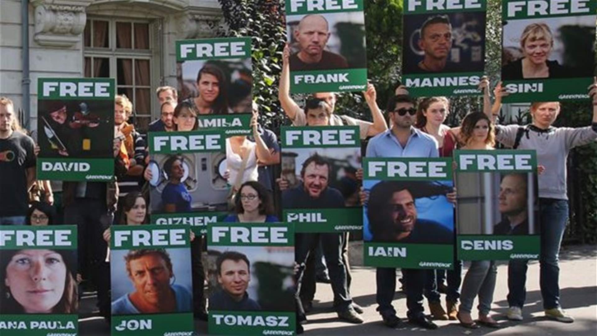 Russia drops charges vs 16 Greenpeace activists