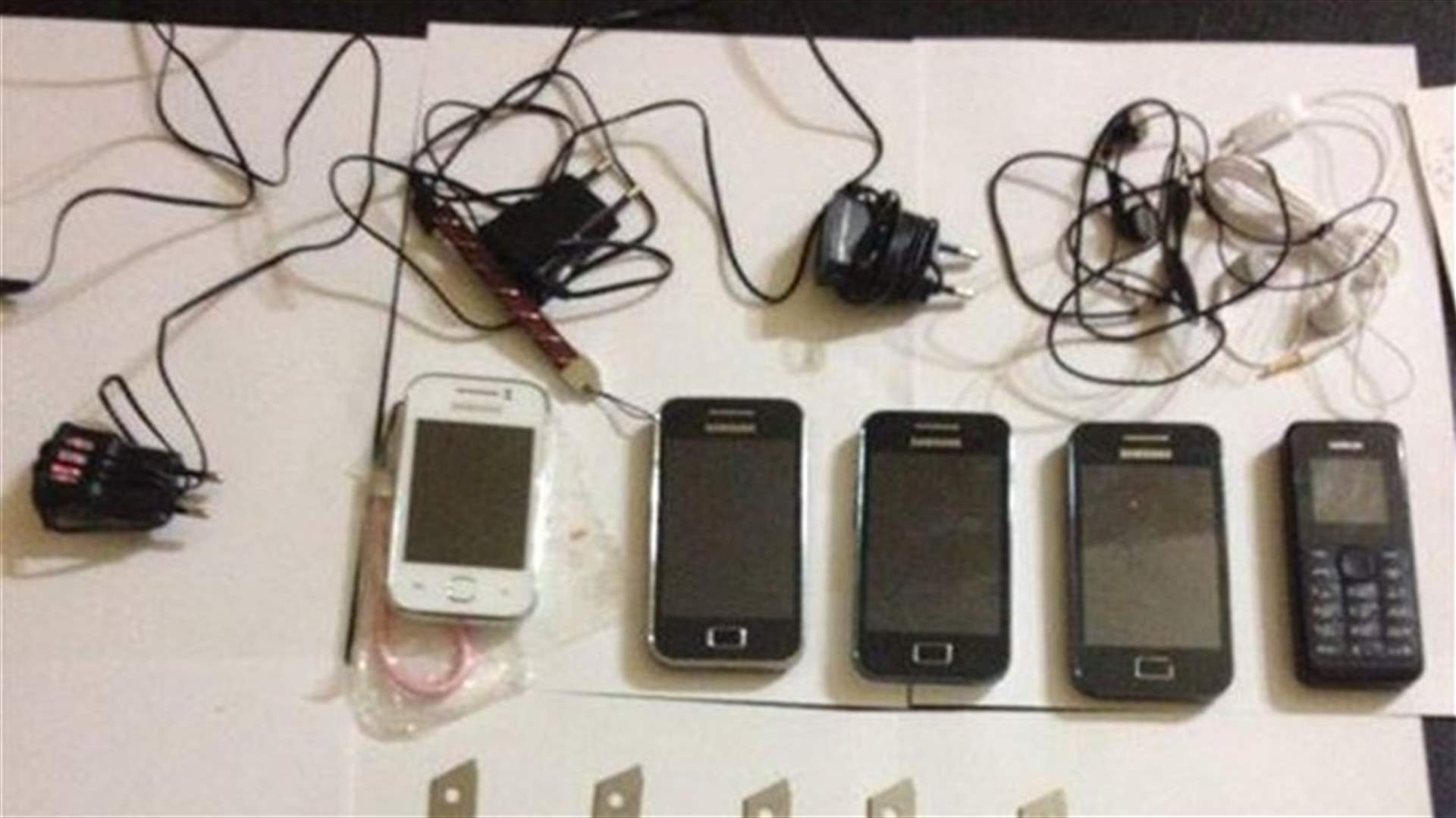 احباط محاولة ادخال هواتف وشفرات ومفتاح أصفاد لسجين بالنبطية